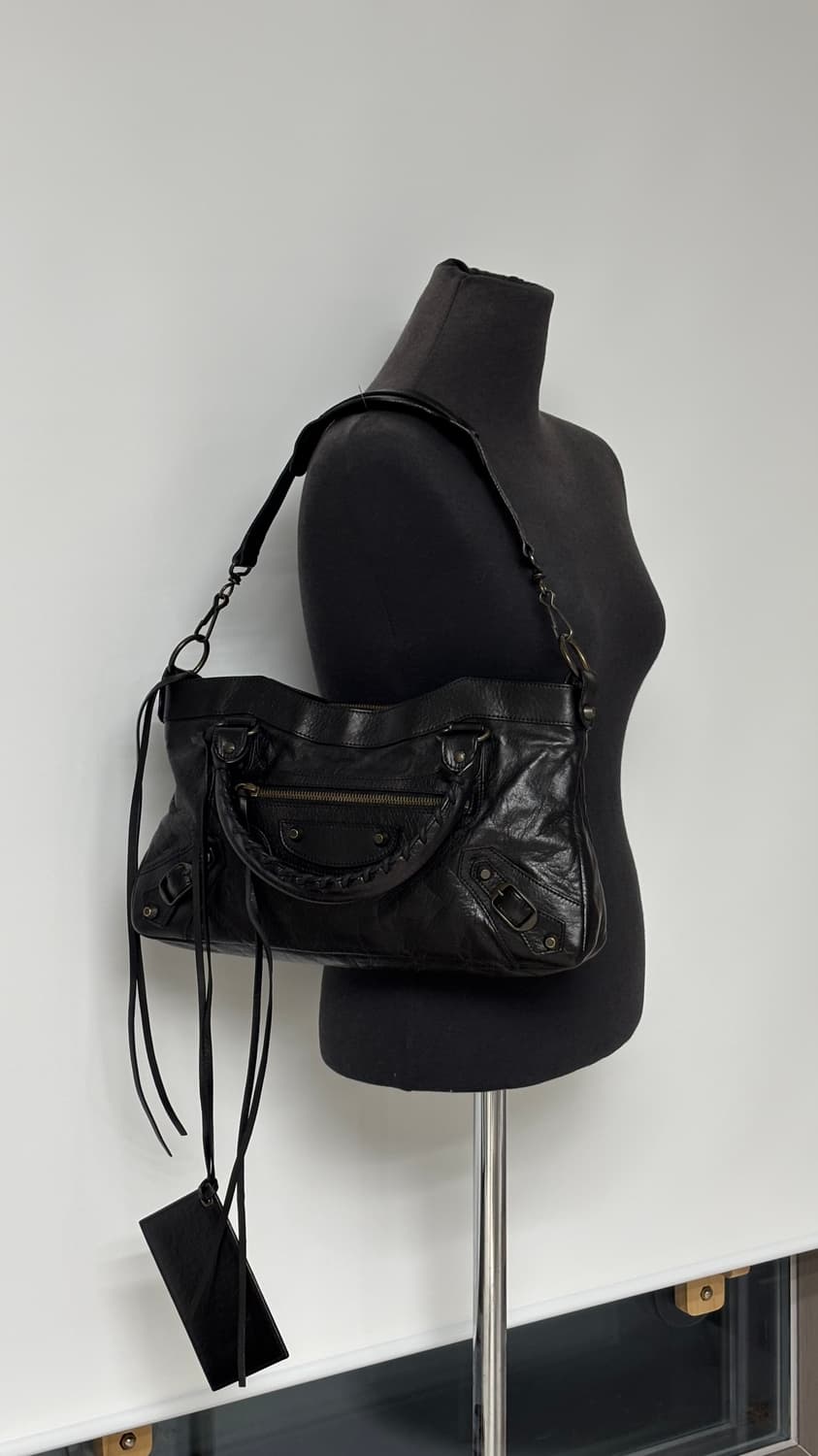 발렌시아가 모터백 클래식 퍼스트백 상품이미지1