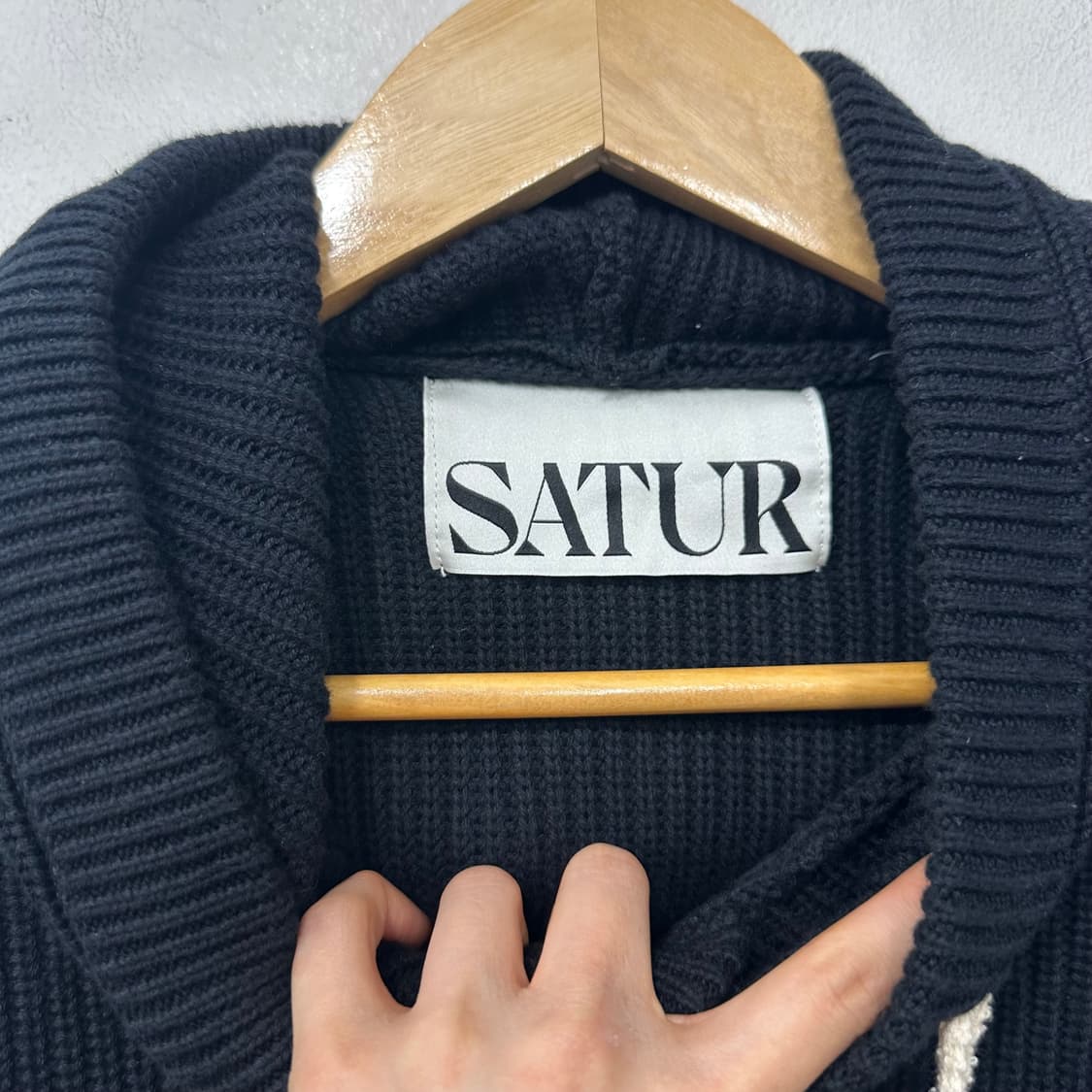 세터 아플리케 로고 캐시미어5% 블렌드 후드니트 상품이미지3