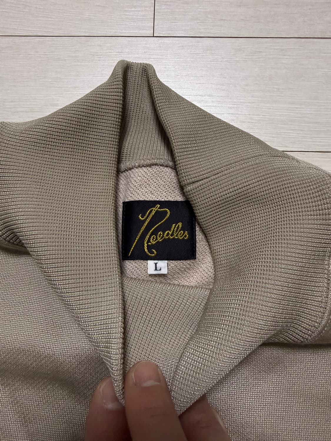 니들스 베이지 나그랑 맨투맨 상품이미지2