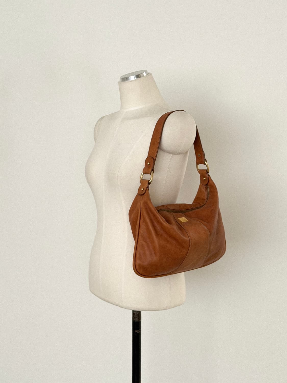 펜디 레더 호보백 상품이미지1