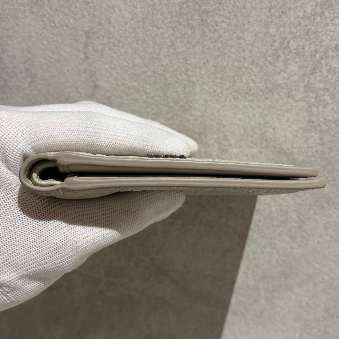 A+ OS사이즈 디올 그래비티 반지갑 화이트 상품이미지4