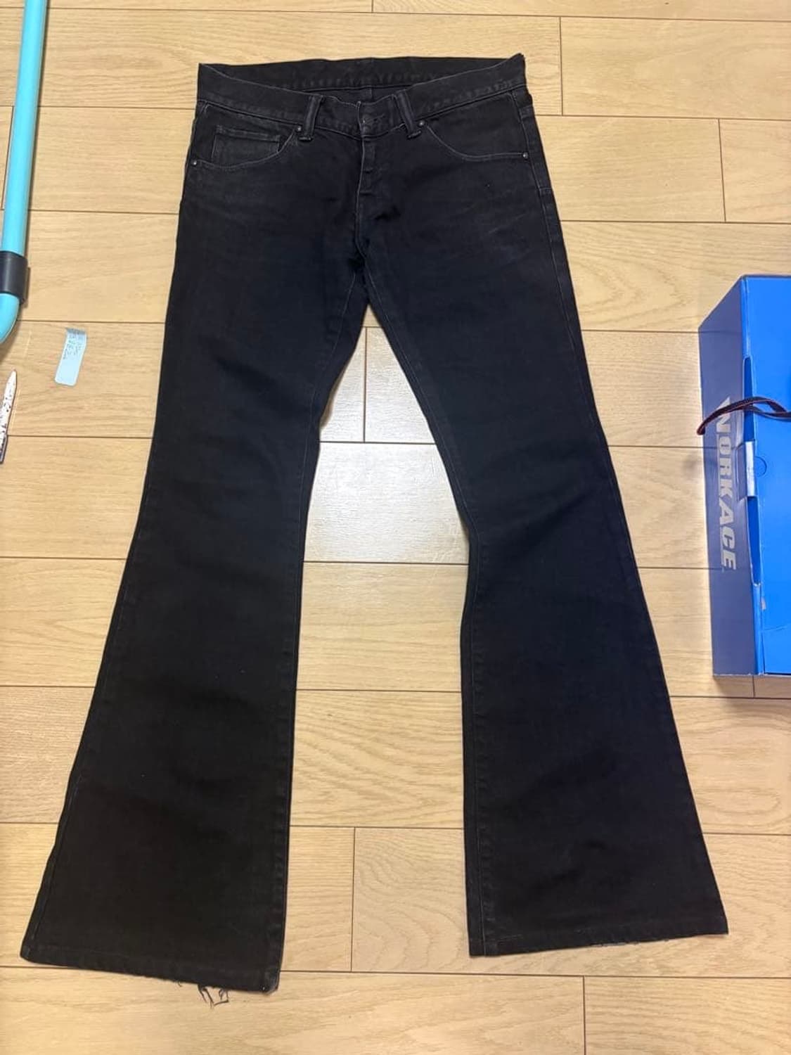 토네이도 마트 블랙 부츠컷 플레어 데님 진 상품이미지1