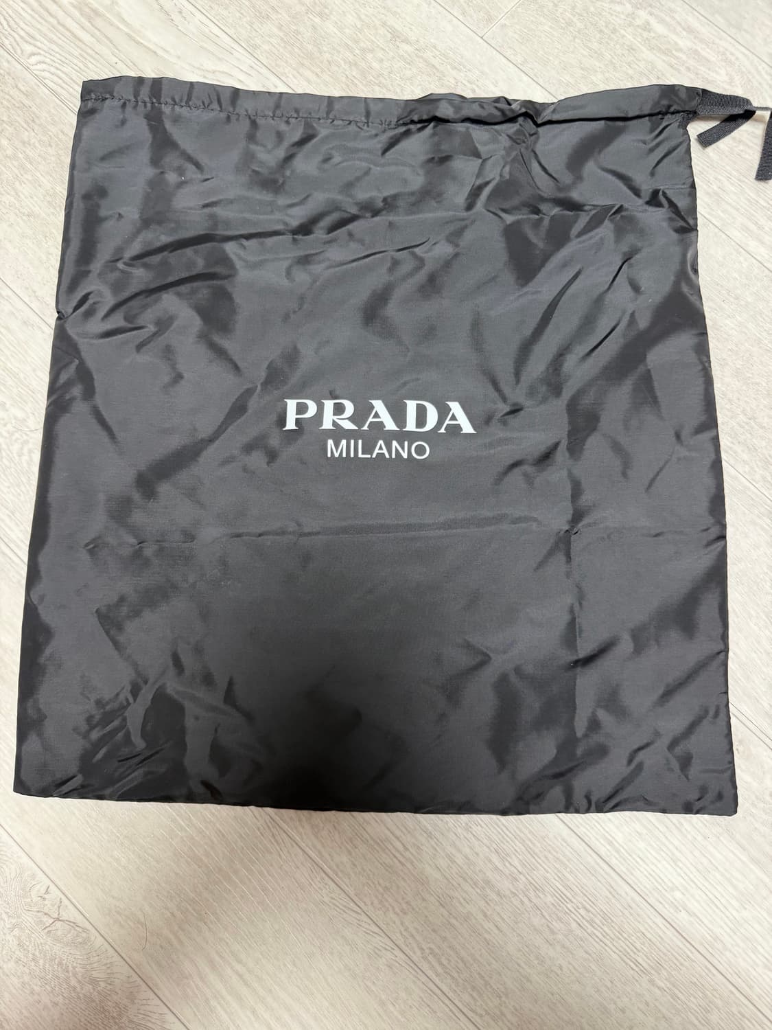     프라다 나일론 개버딘 트라이앵글 로고 스니커즈 상품이미지8