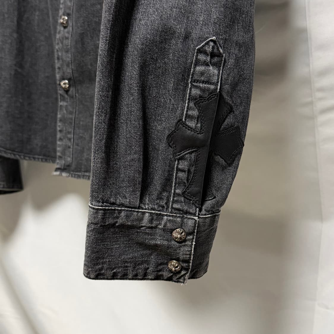 [S+급/L] 크롬하츠 레더패치 데님 셔츠 자켓 상품이미지7