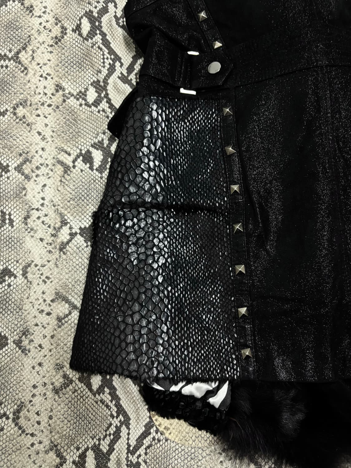  V-Kei Rare Python Design Studded Fur Tr 상품이미지9