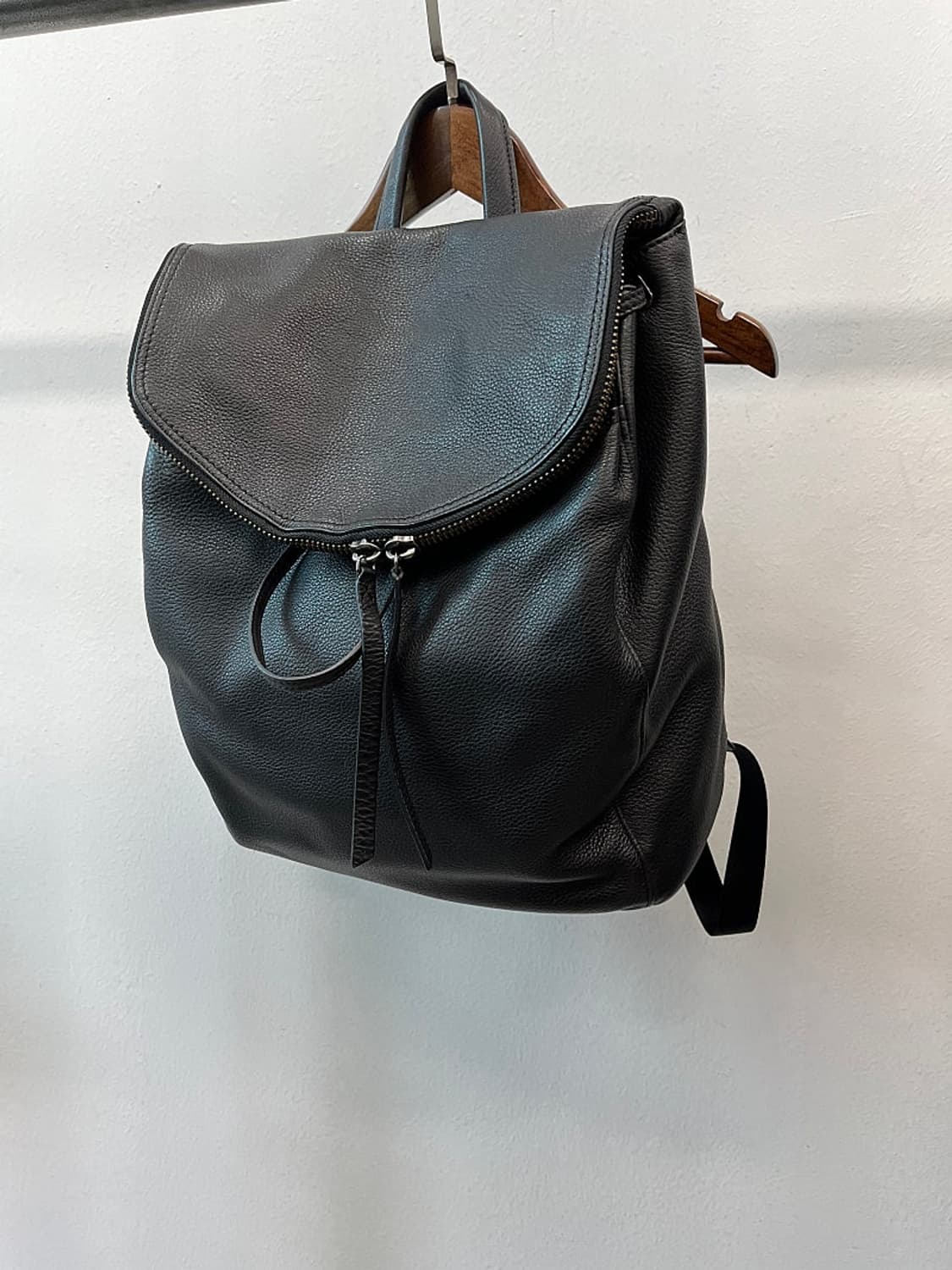 투미 블랙 가죽 백팩  상품이미지1