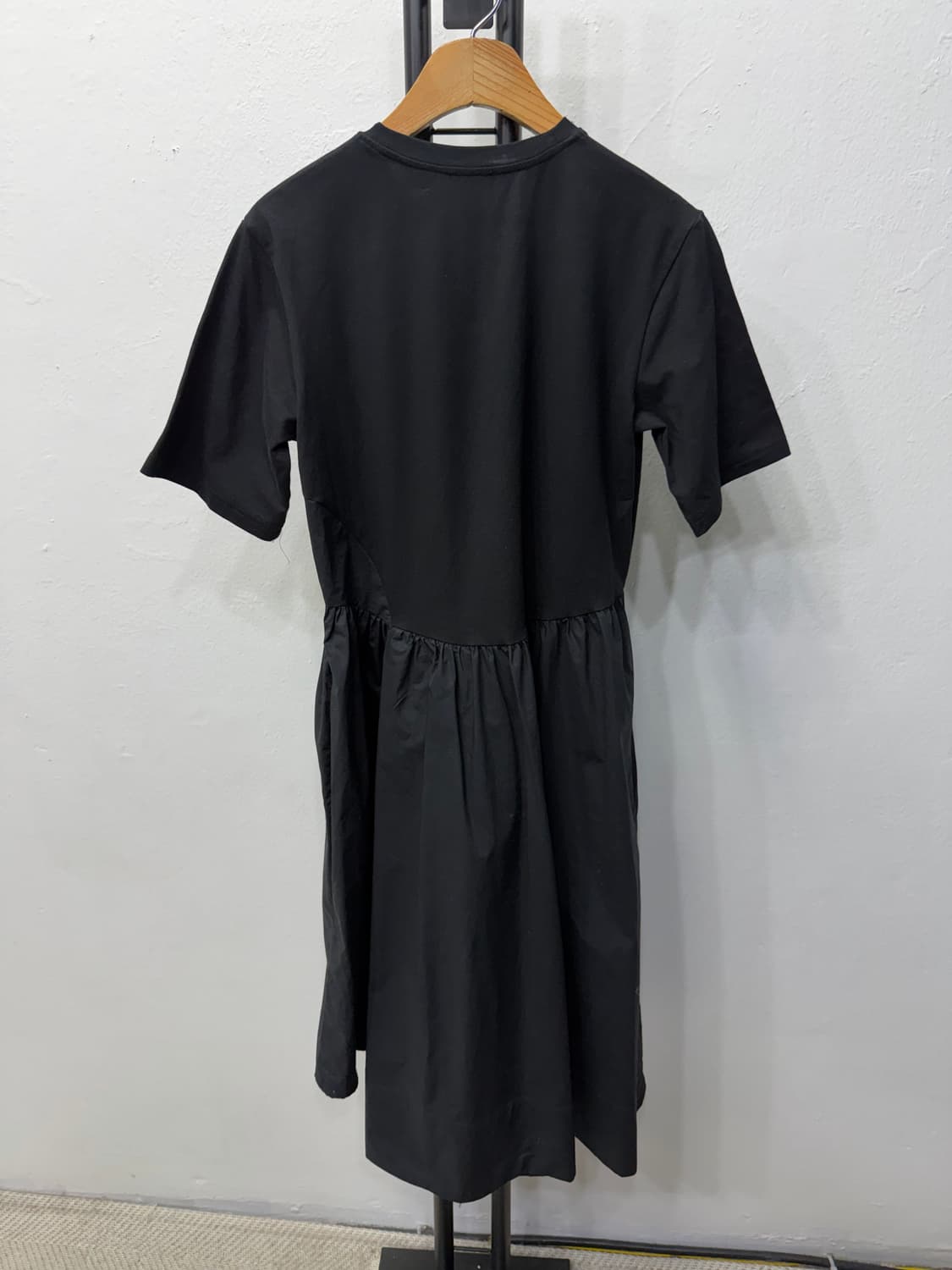 정품) COS 코스 신형 블랙 셔링 반팔 원피스 XS 상품이미지5