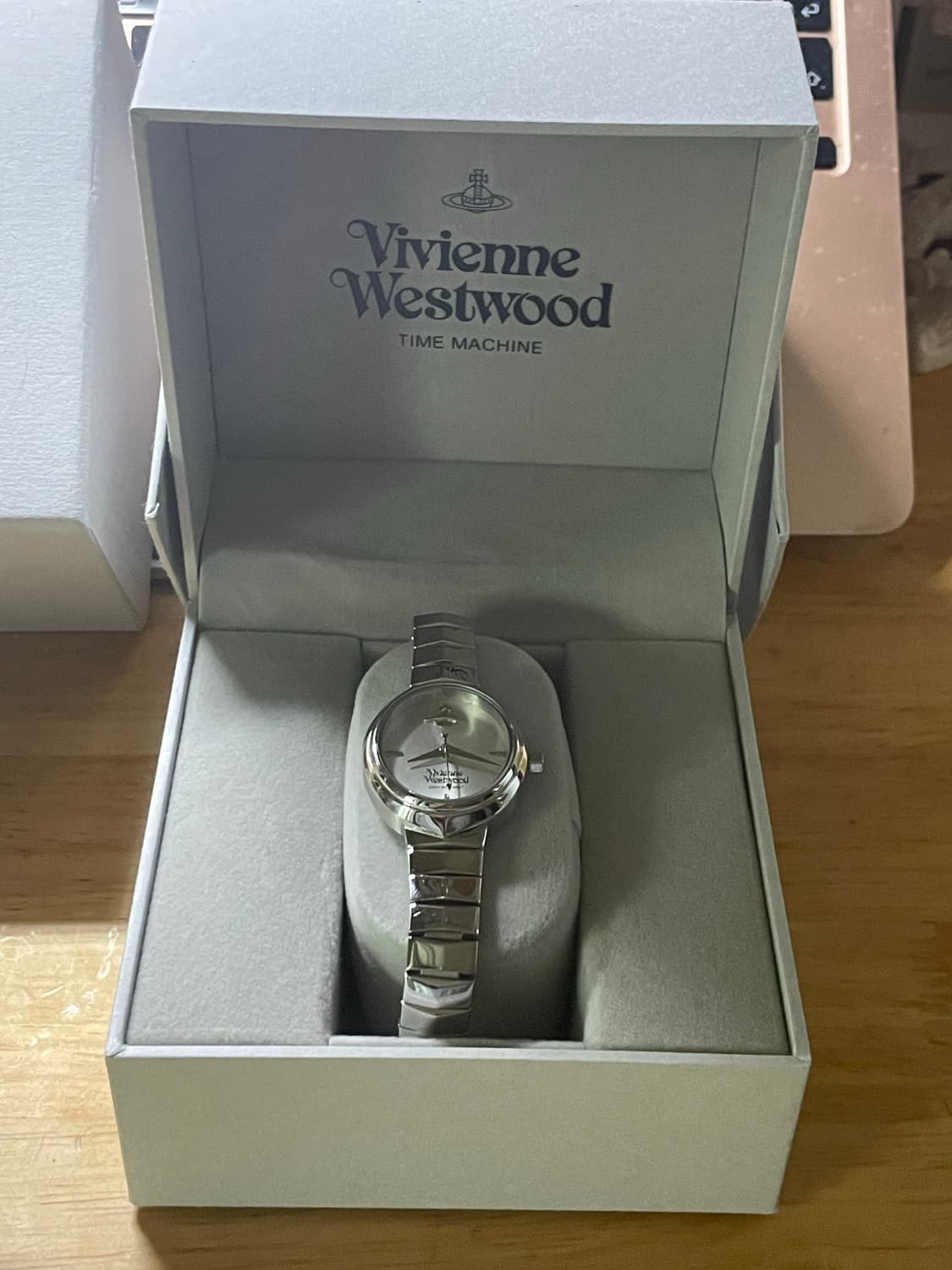 비비안웨스트우드 여성시계 실버 상품이미지4
