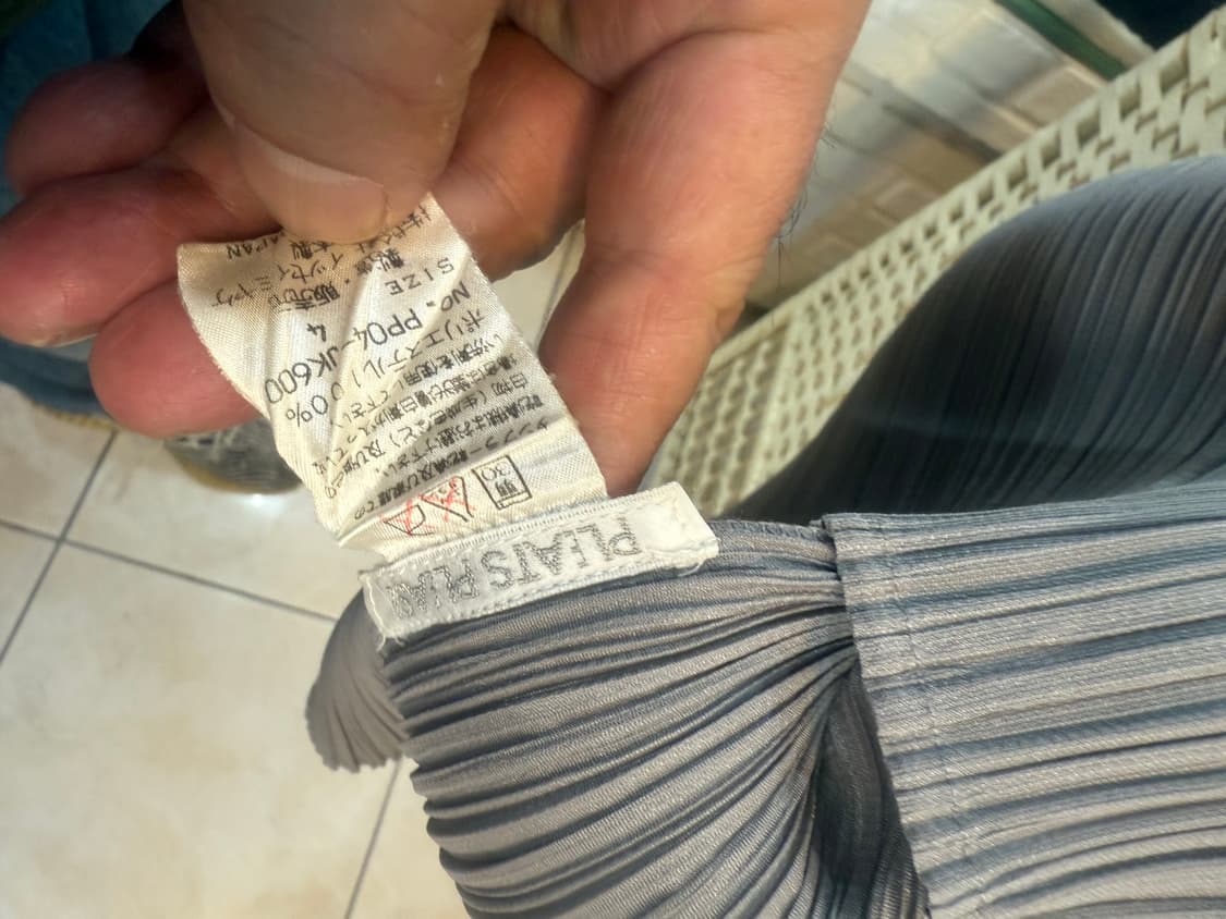 4/66-77 정품 플리츠플리즈 나시 팝니다 상품이미지2