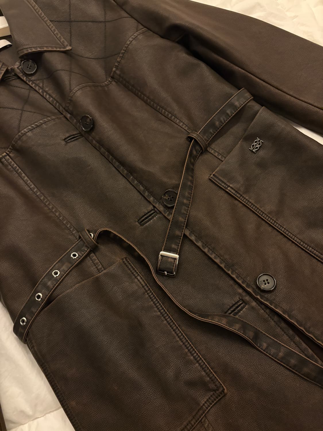 기준 Kijun 페이크 레더 스티치 코트 다크 브라운 상품이미지4