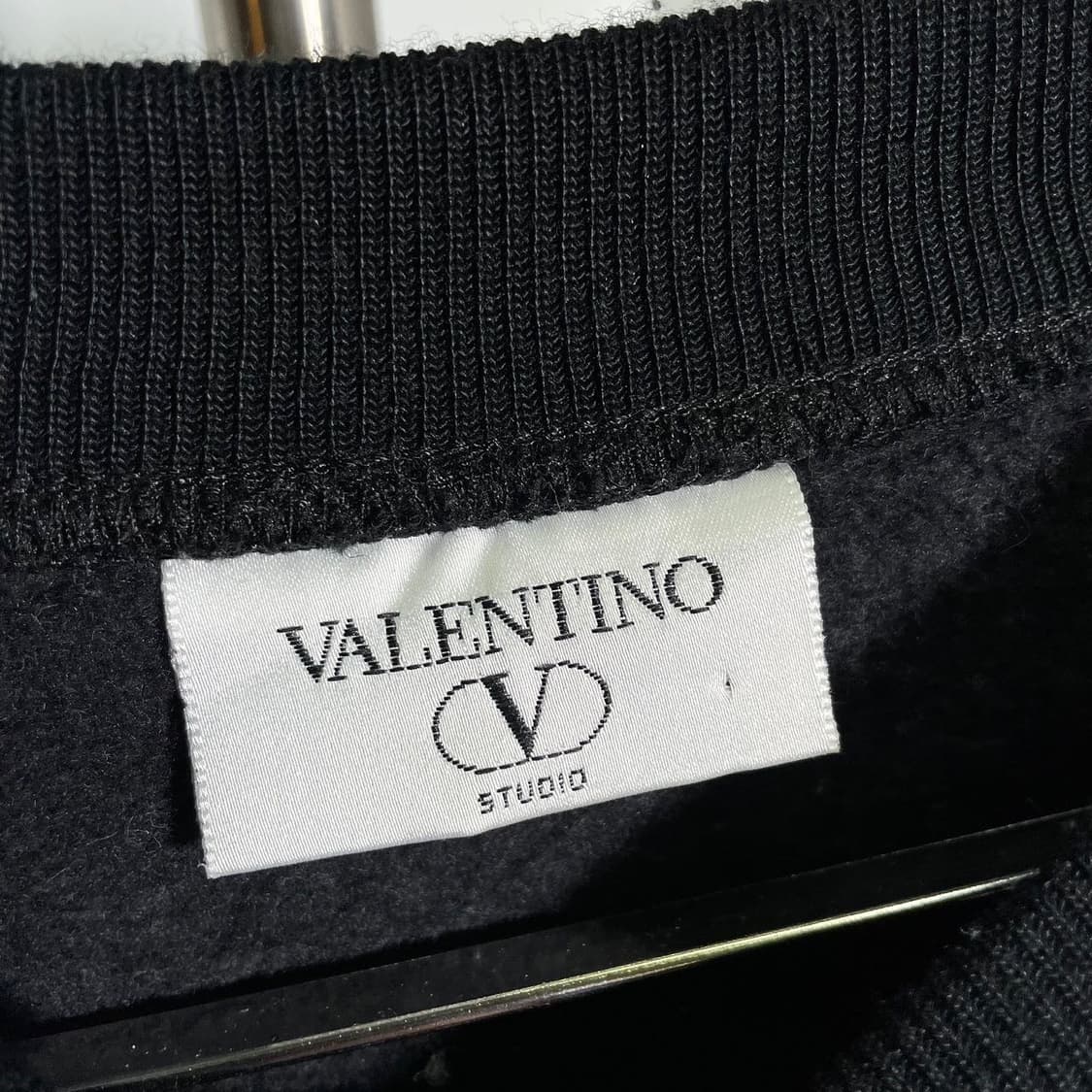 발렌티노 로고 스펠아웃 맨투맨 상품이미지4