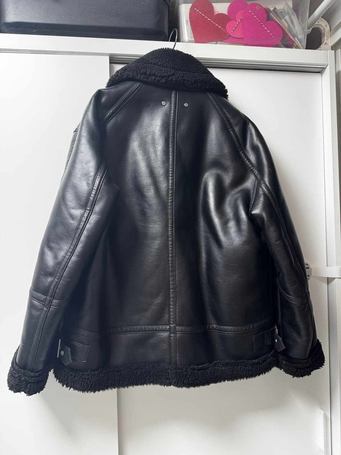 올블랙 무스탕 판매합니다.  상품이미지2