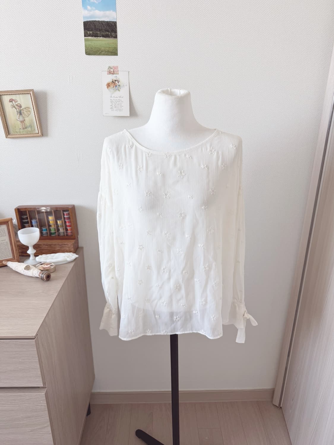 별 모양 아이보리 블라우스 상품이미지1