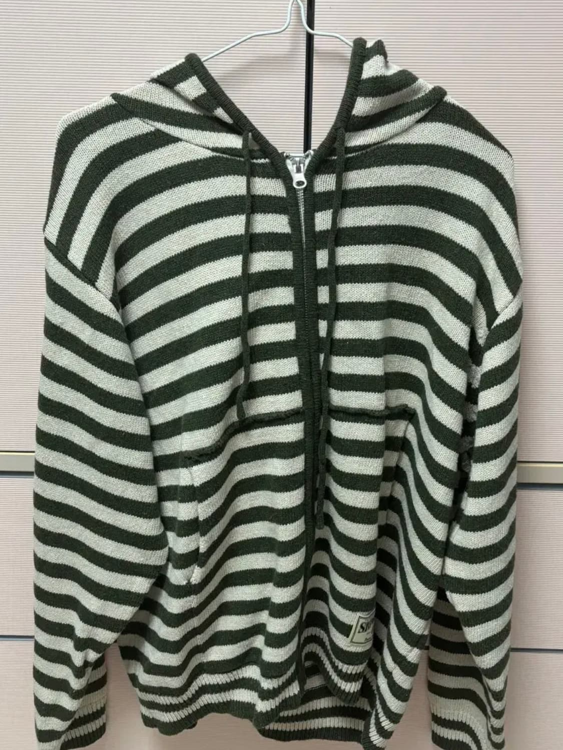 <새상품> 슬로우애시드 스트라이프 니트 후드집업 [카키] 유우시 착용 상품이미지2