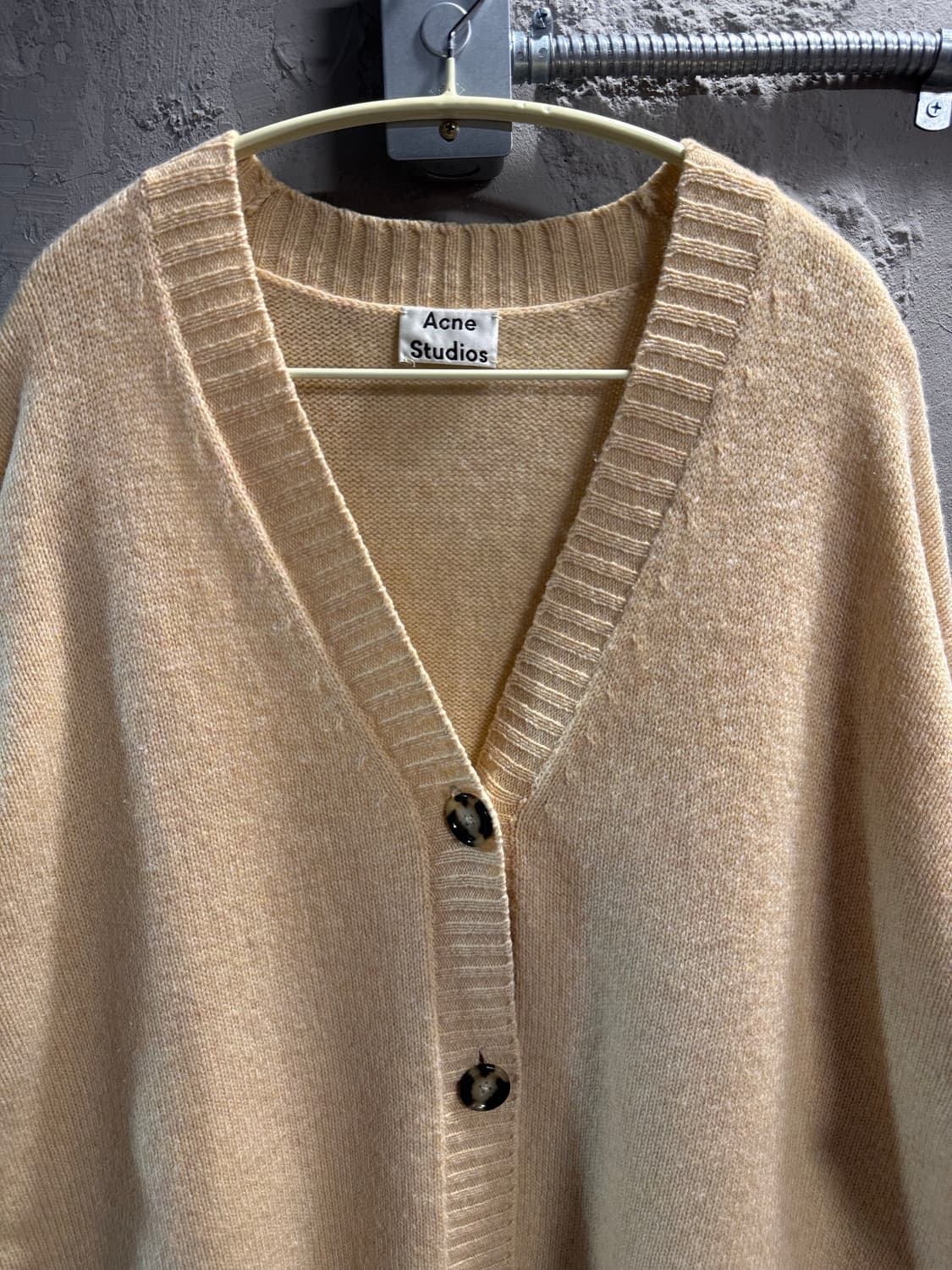 아크네스튜디오 Acne Studios 울 오버핏 브이넥 가디건 베이지 상품이미지4