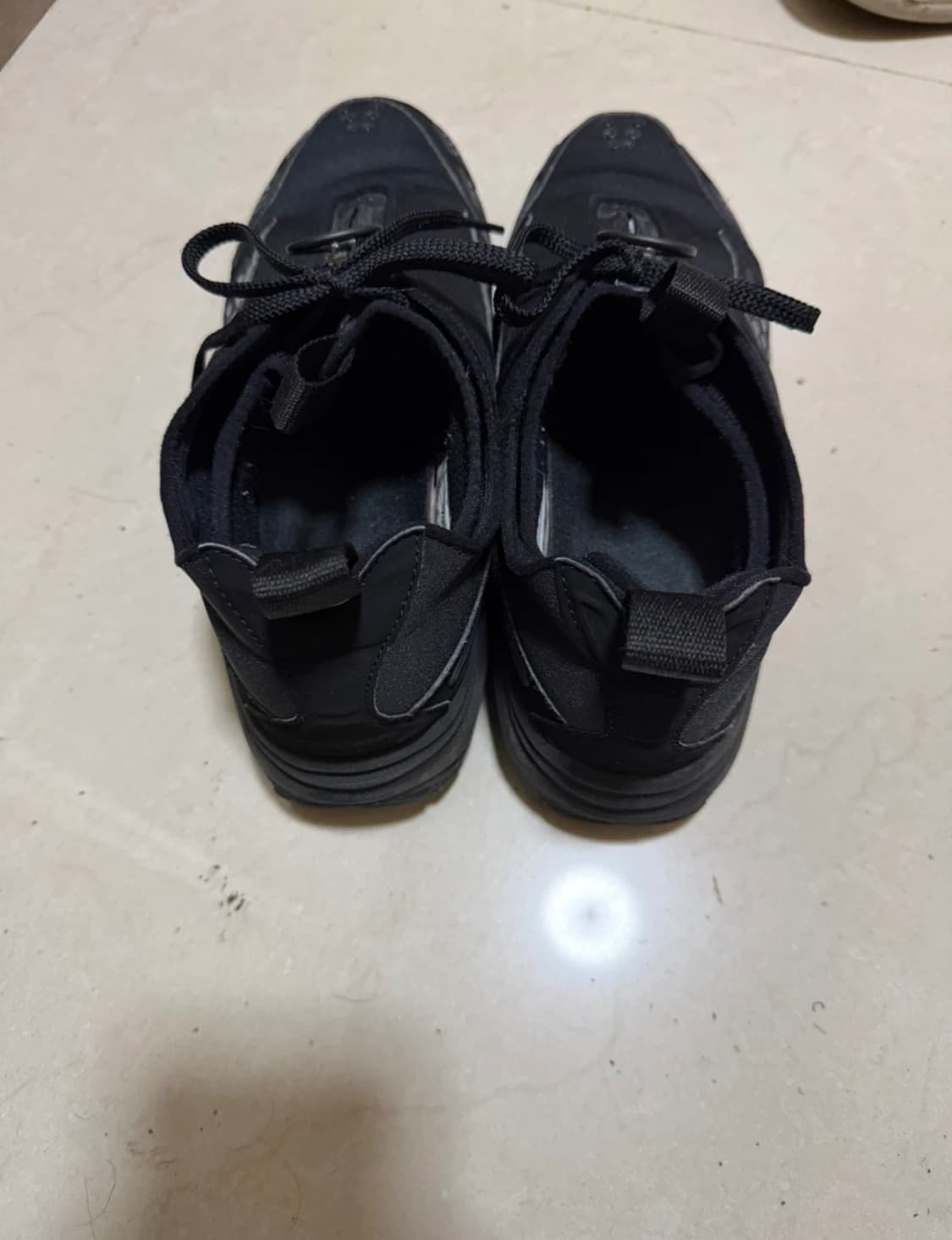 나이키 에어맥스 SNDR 블랙 앤 실버 상품이미지3