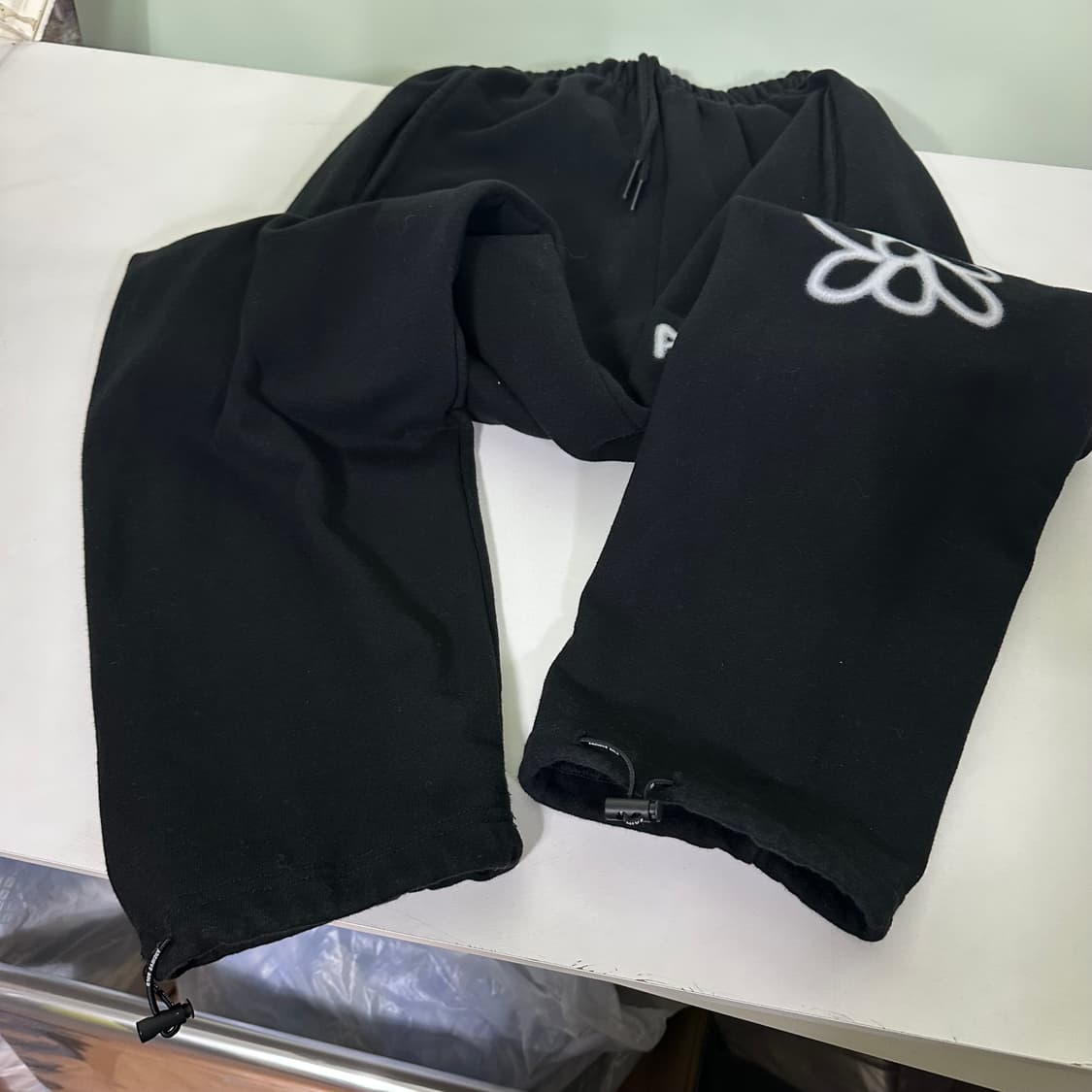 S-M 아카이브볼드 루즈핏 플라워 페인팅로고 밑단스트링 스웻팬츠 상품이미지3