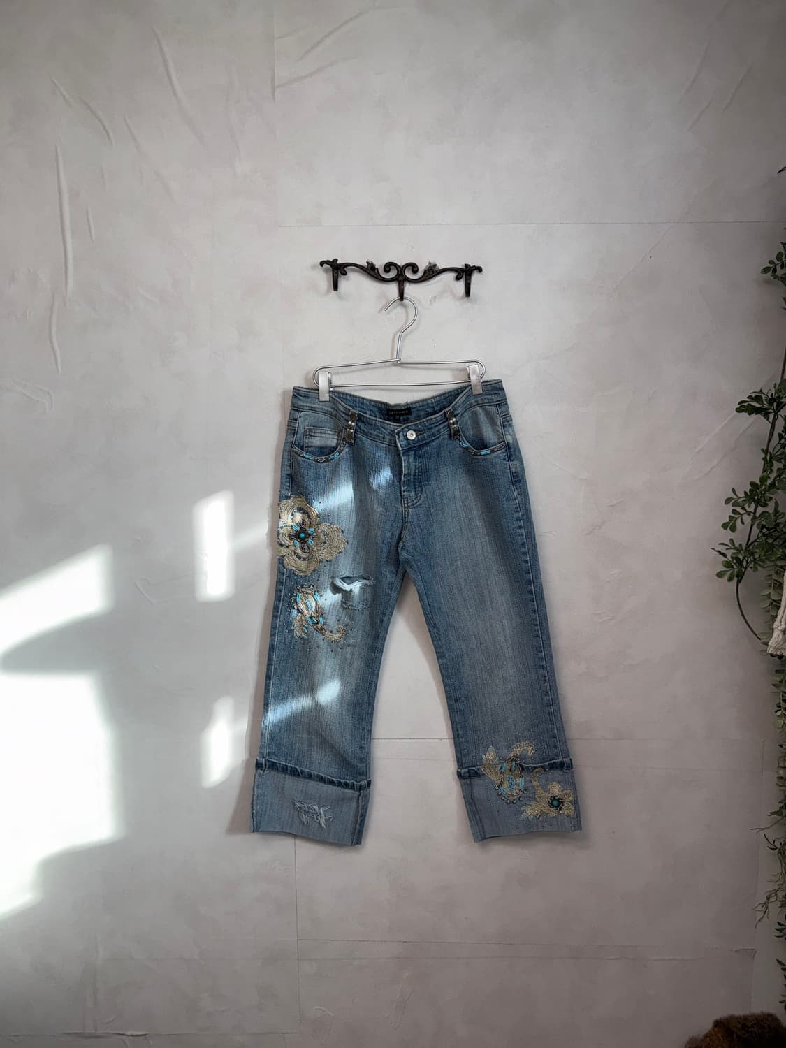 Washing denim fairy embroidered capri pt 상품이미지2