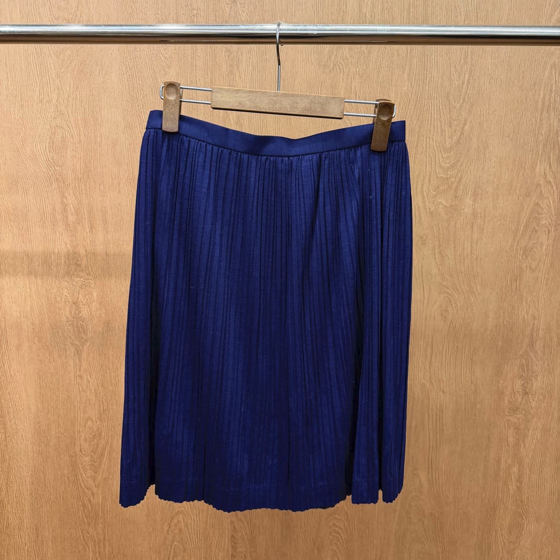 미스 끌로에 라운드넥 블라우스 A라인 미디 스커트 플리츠 디테일 딥 퍼플 상품이미지9