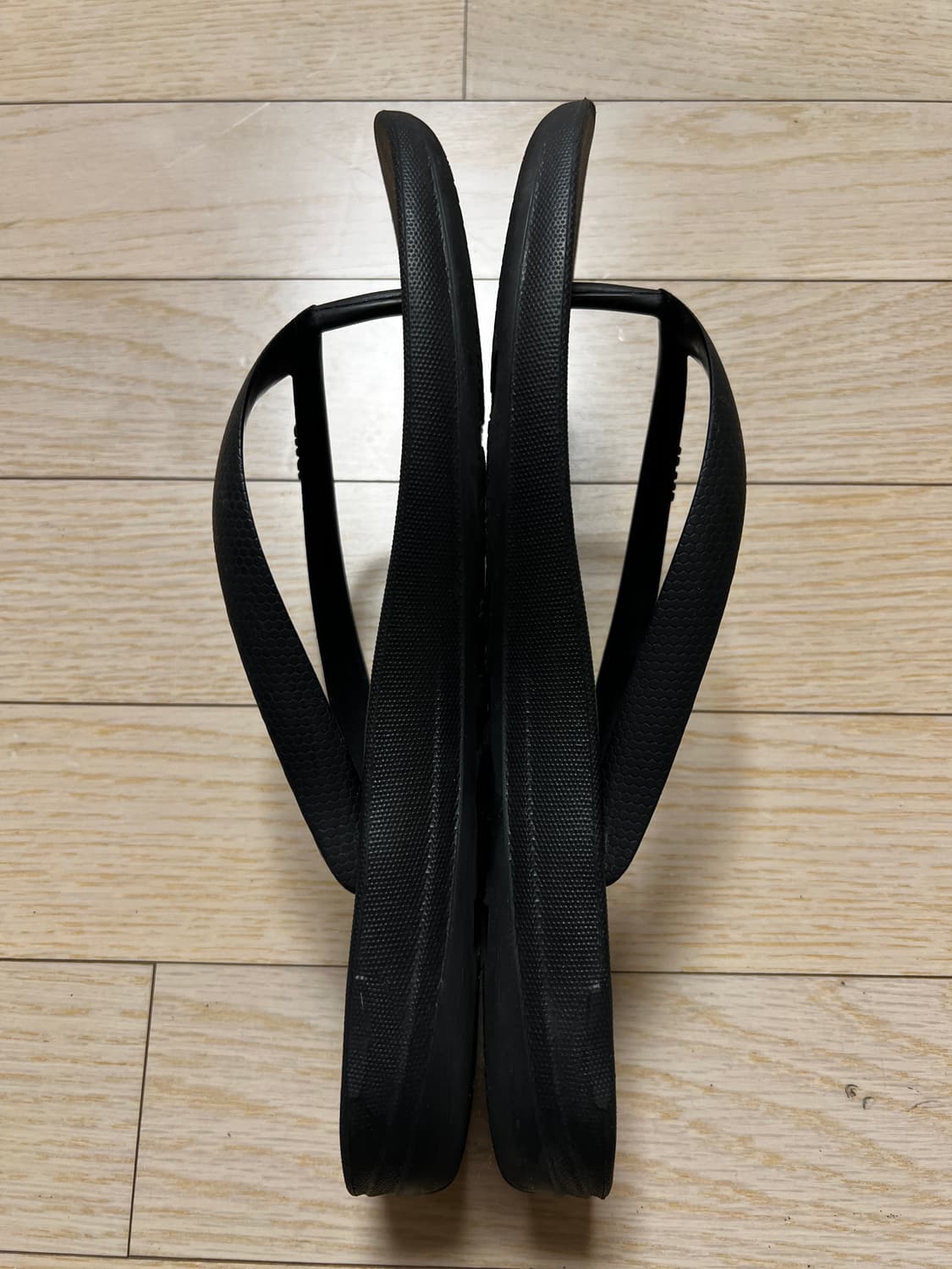 핏플랍 아이쿠션 블랙 쪼리 상품이미지4