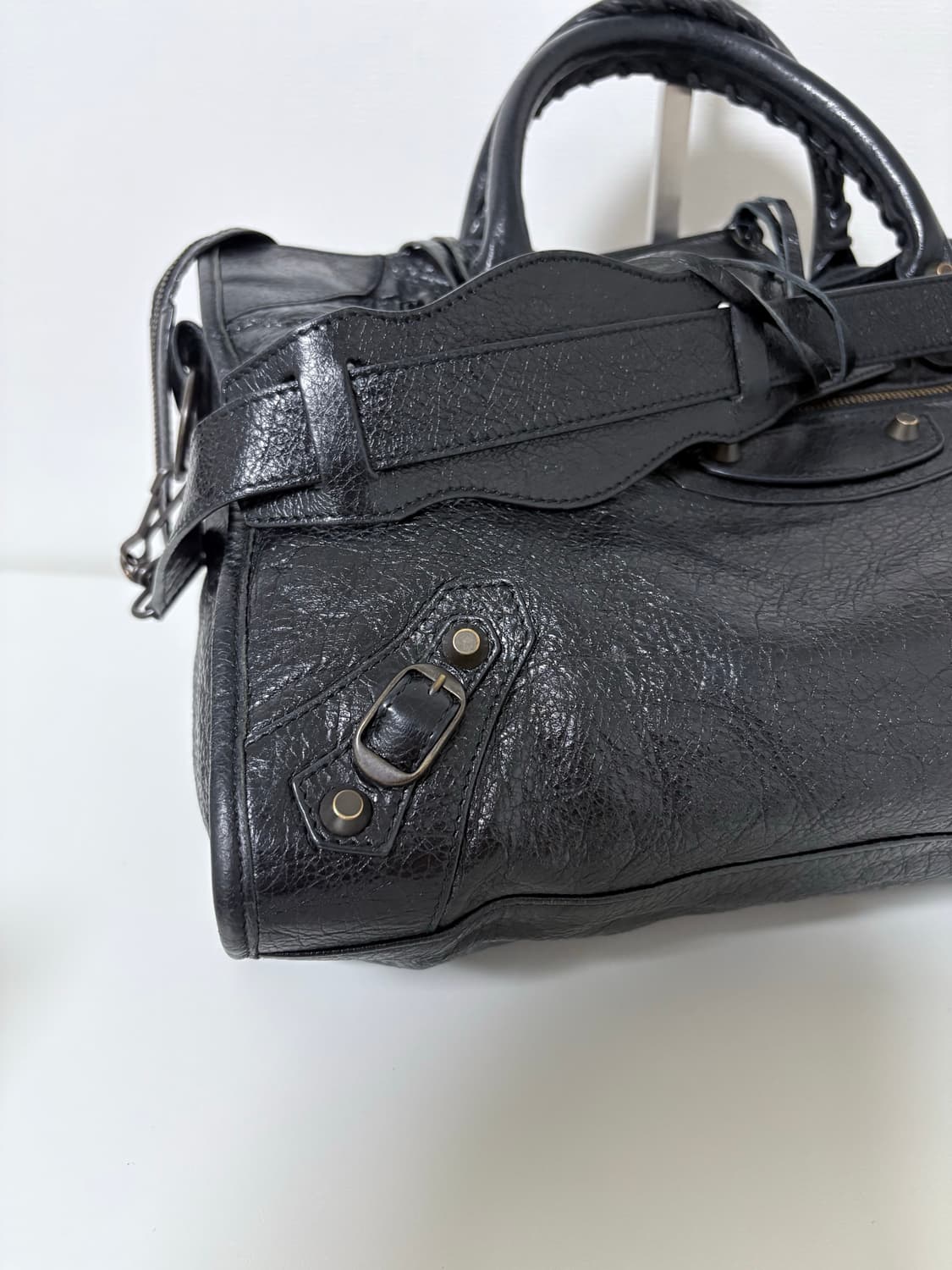 발렌시아가 시티 모터백 블랙 미디움 상품이미지5