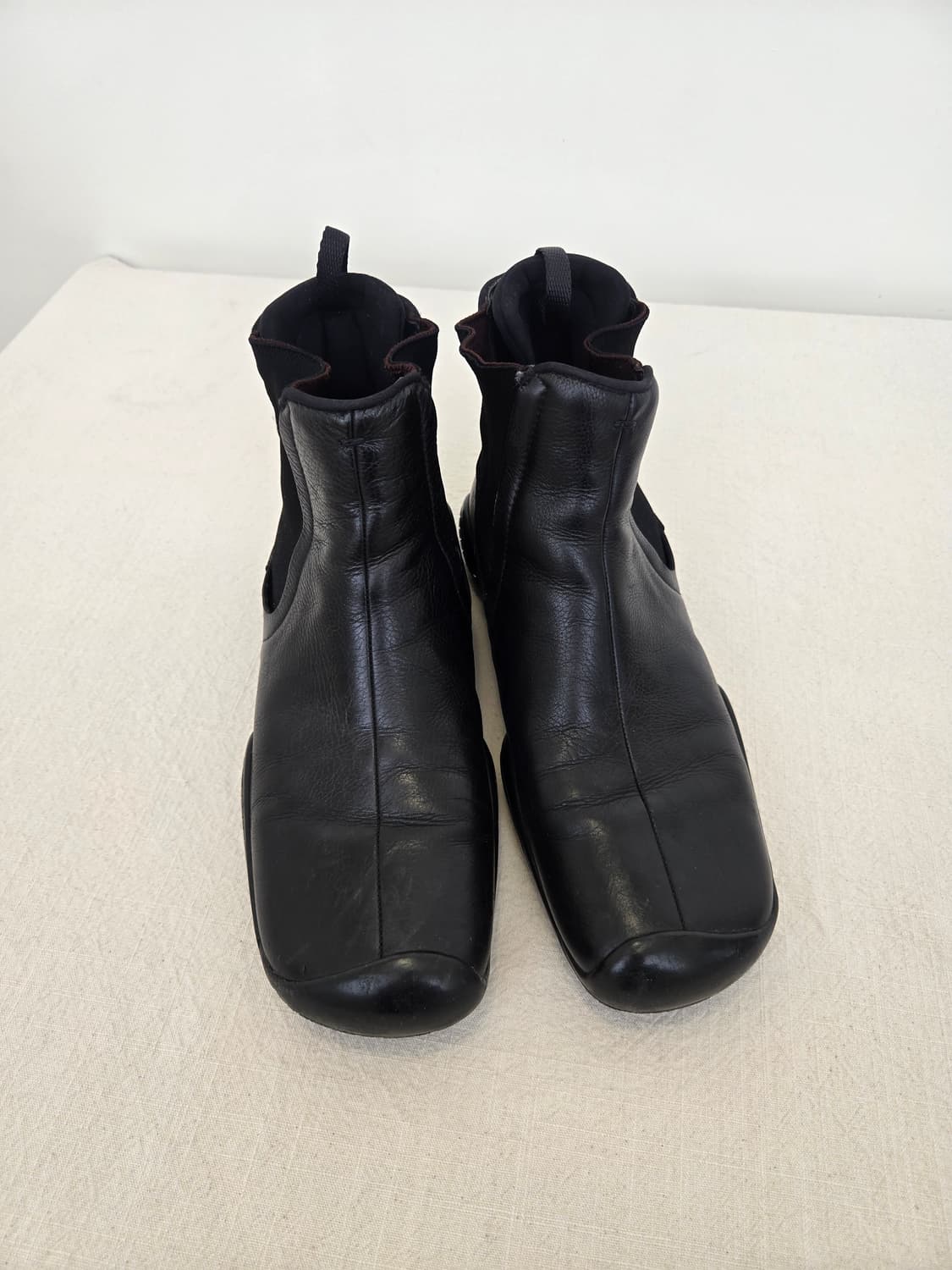 프라다 스퀘어 토 첼시부츠 상품이미지1