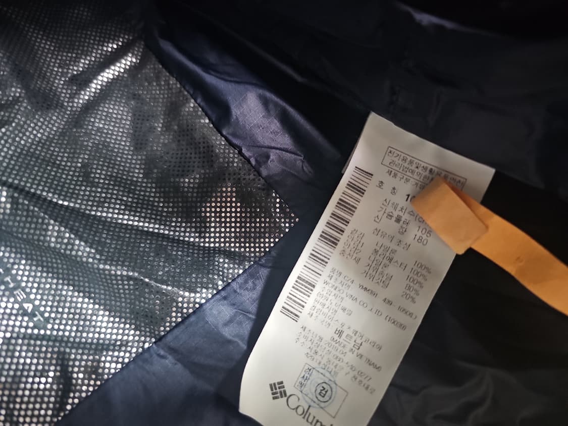 콜롬비아 정품 구스경량패딩 105사이즈 판매합니다 

​
 상품이미지2