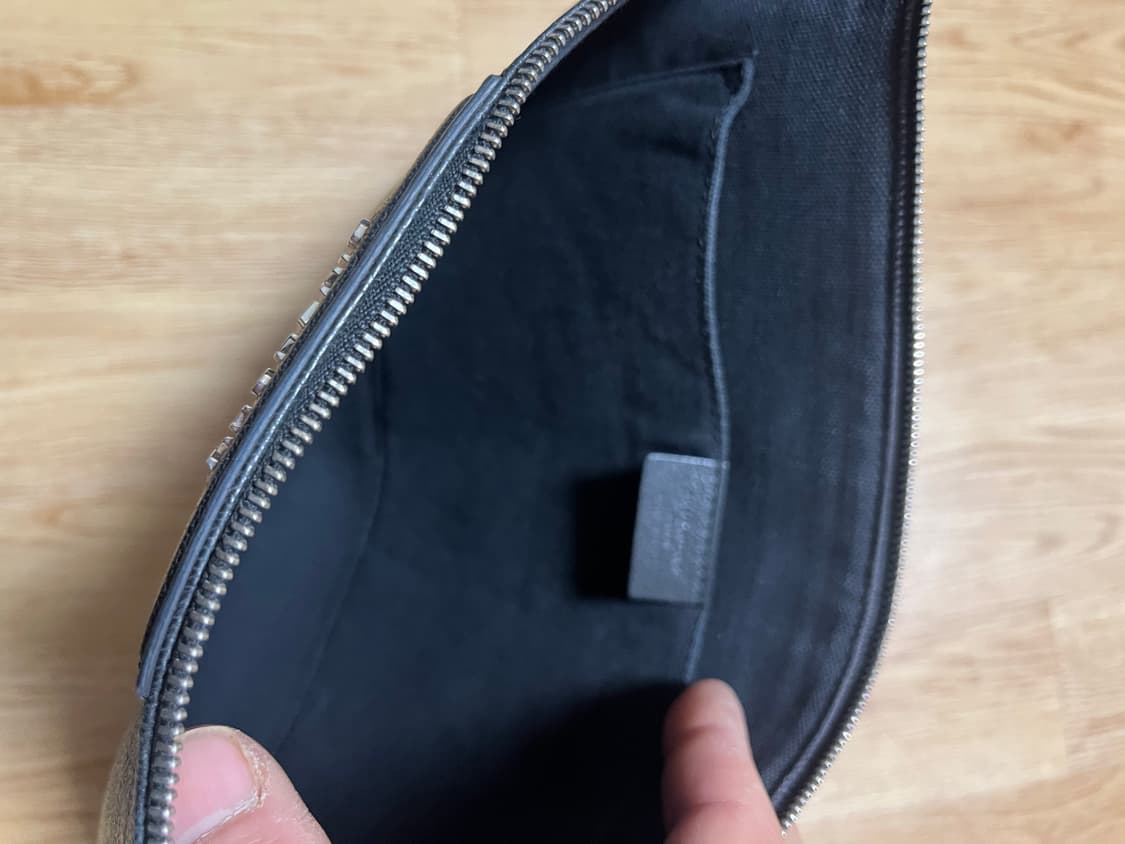 지방시 블랙 레더 클러치 백 상품이미지3