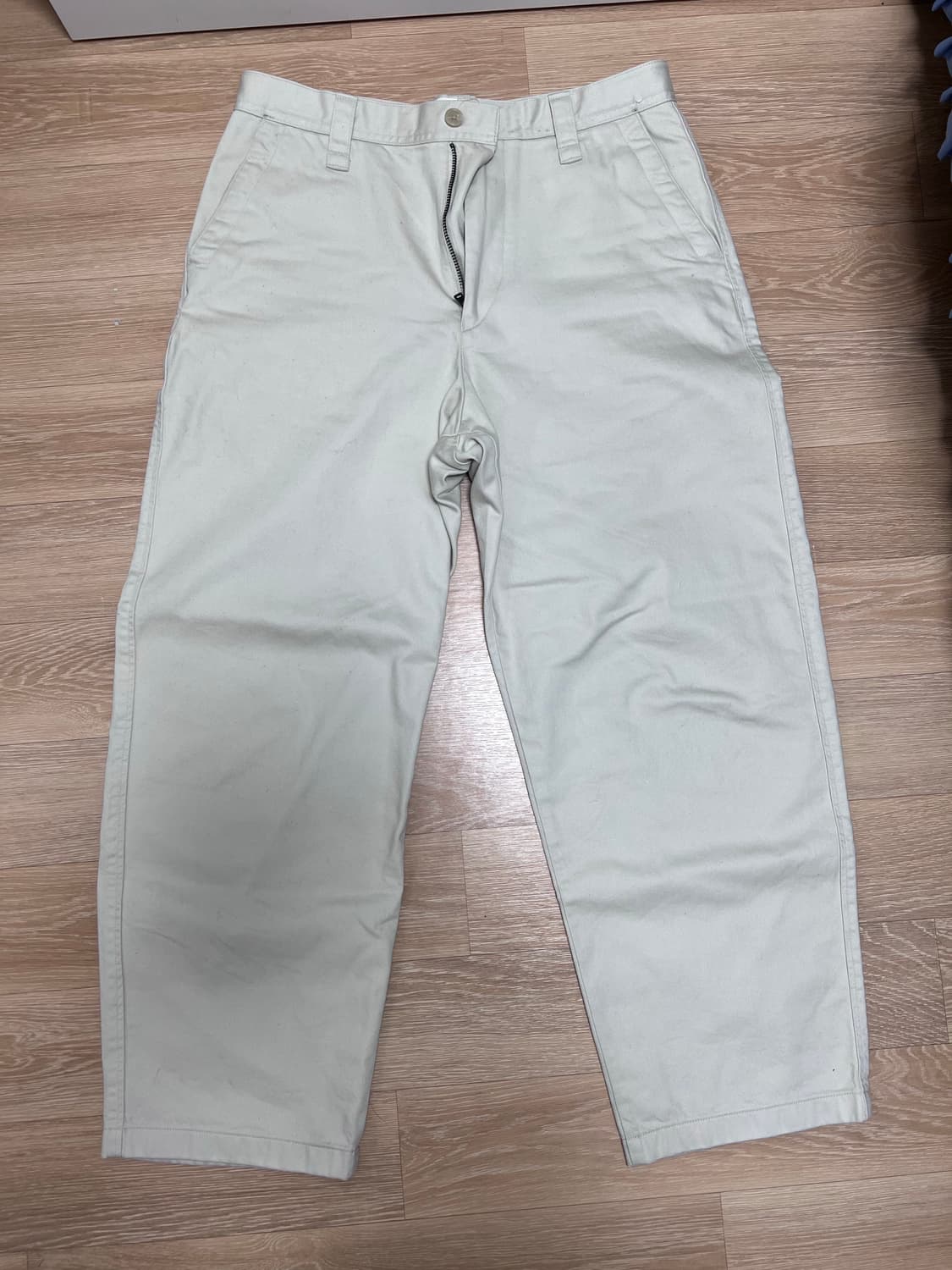 유니클로 와이드핏 치노팬츠 82 사이즈 상품이미지2