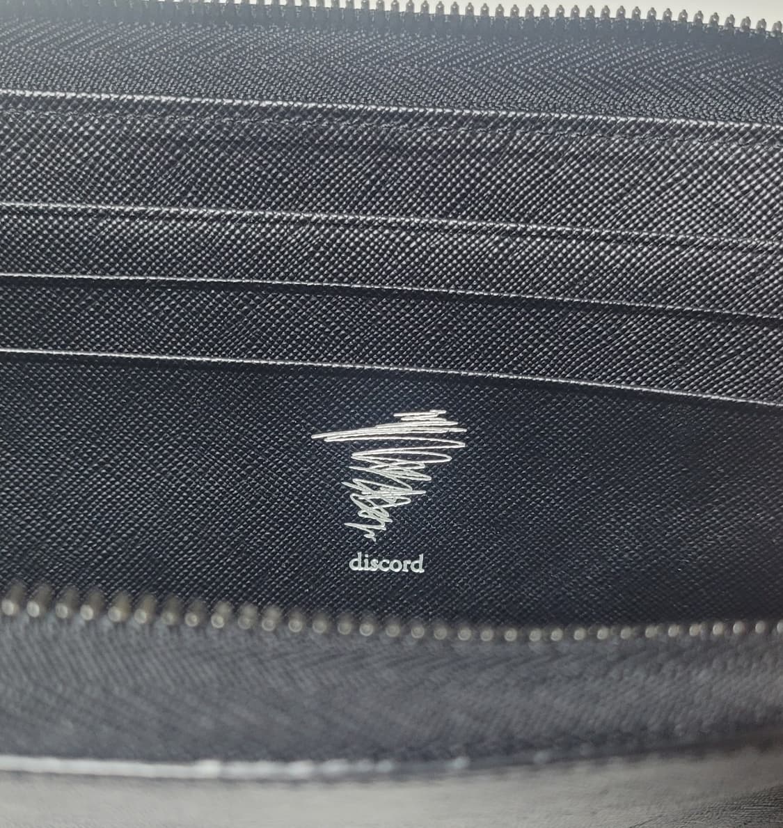 요지야마모토 디스코드 숄더백 프라다 사피아노 질감 상품이미지4