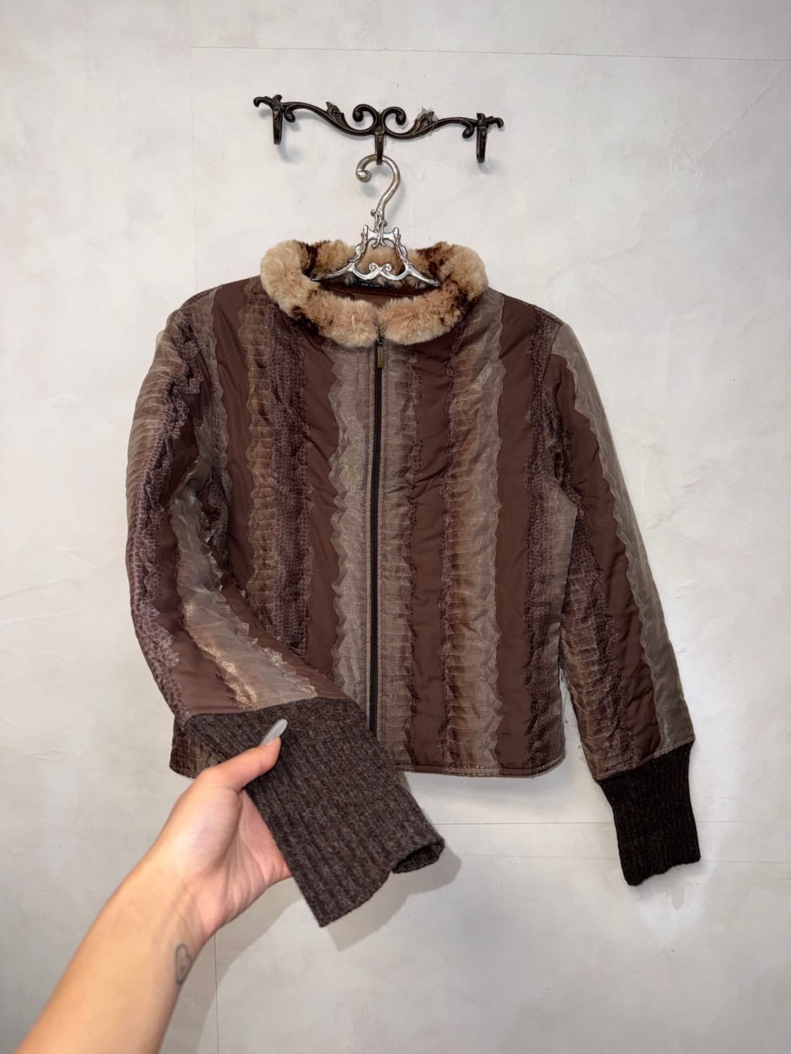 Brown gradient python fur trimmed puffer 상품이미지2