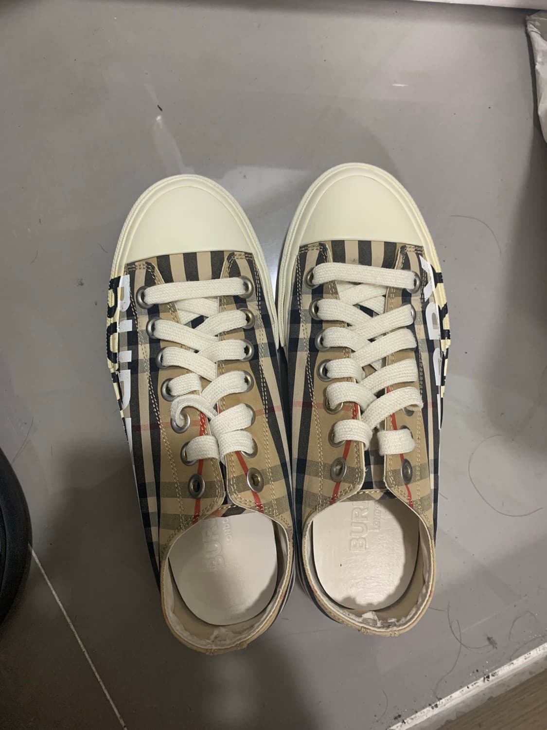 버버리 신발 (240-245) 상품이미지1