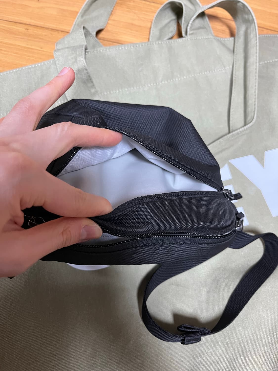 아크테릭스 맨티스1 블랙-옐로스티치 상품이미지3