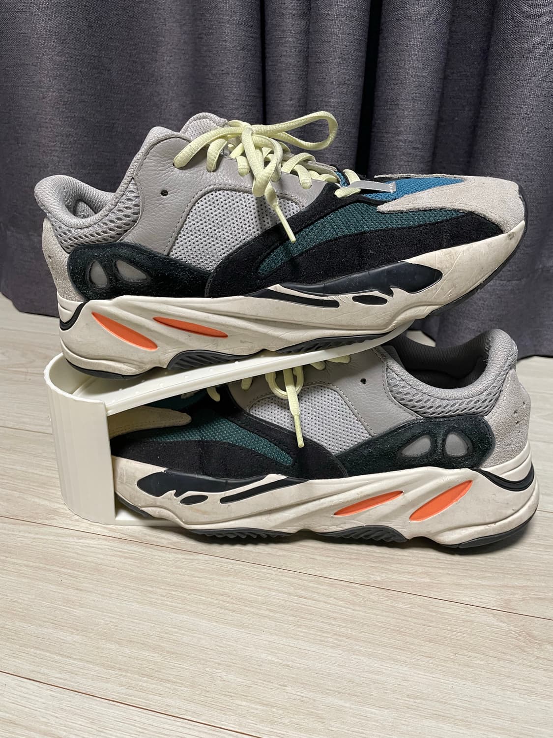 아디다스 이지부스트 700 웨이브러너 270 상품이미지1