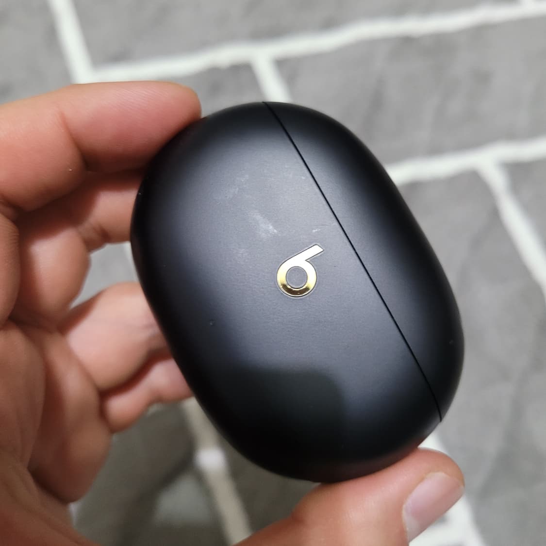 비츠 스튜디오 버즈 플러스 블랙 색상 본체 상품이미지1