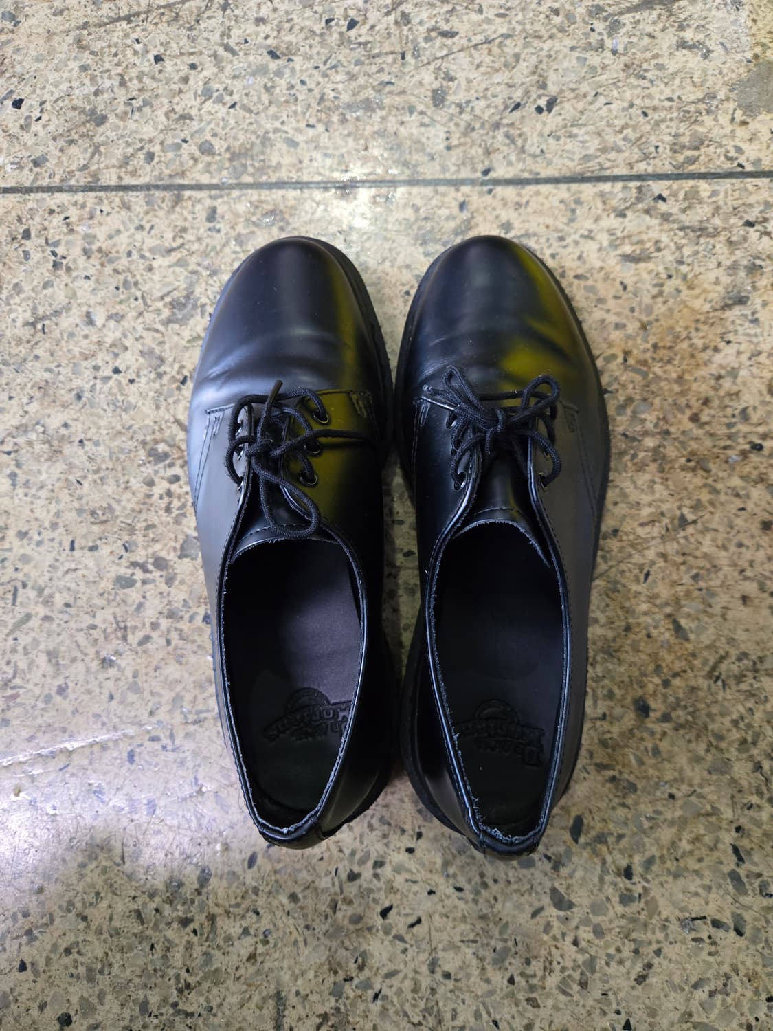 닥터마틴 블랙 더비 슈즈 1461 3홀 모노 블랙 상품이미지2