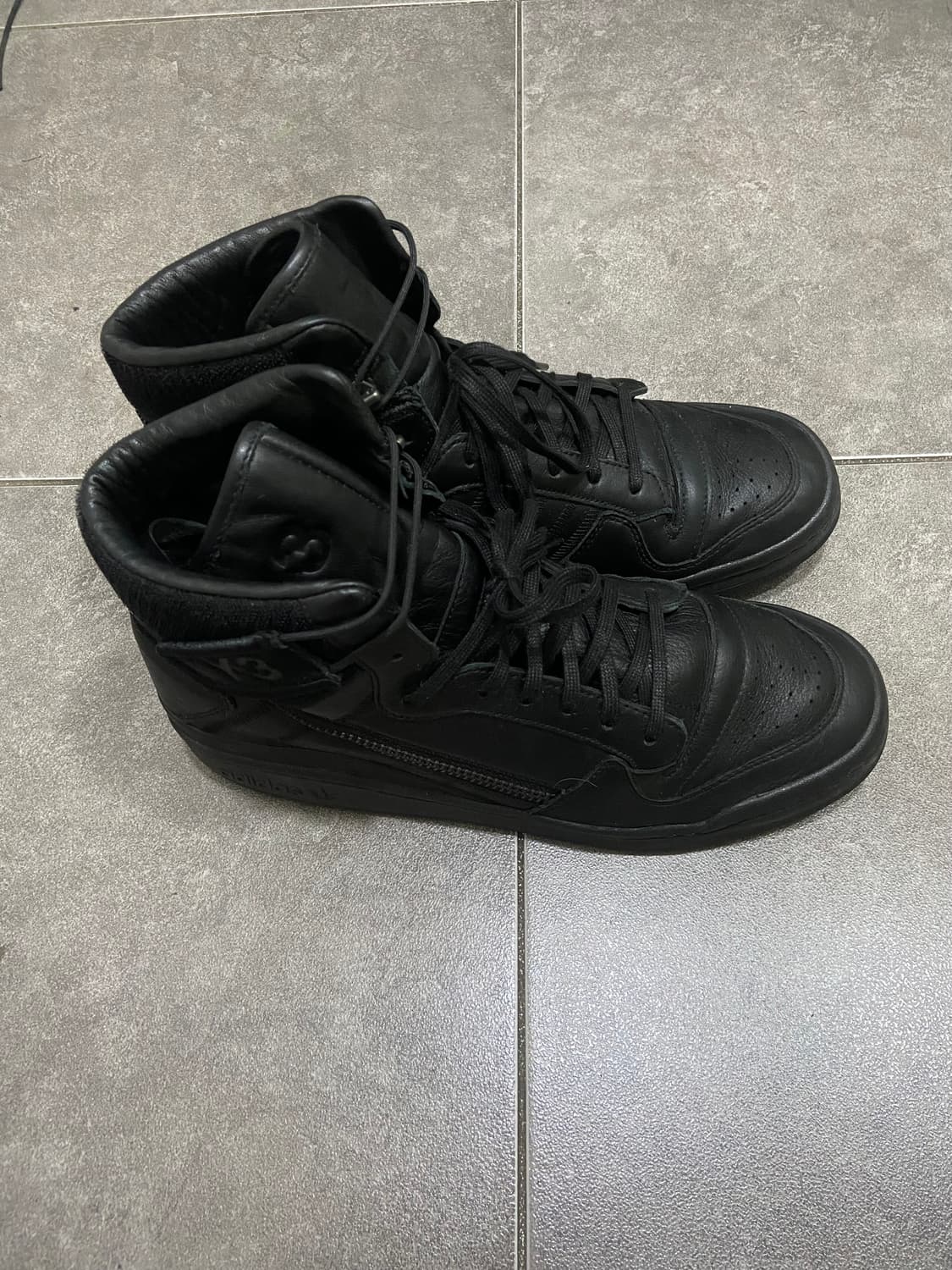 Y-3 아디다스 사선 지퍼 포럼 하이 탑 트리플 블랙 상품이미지4