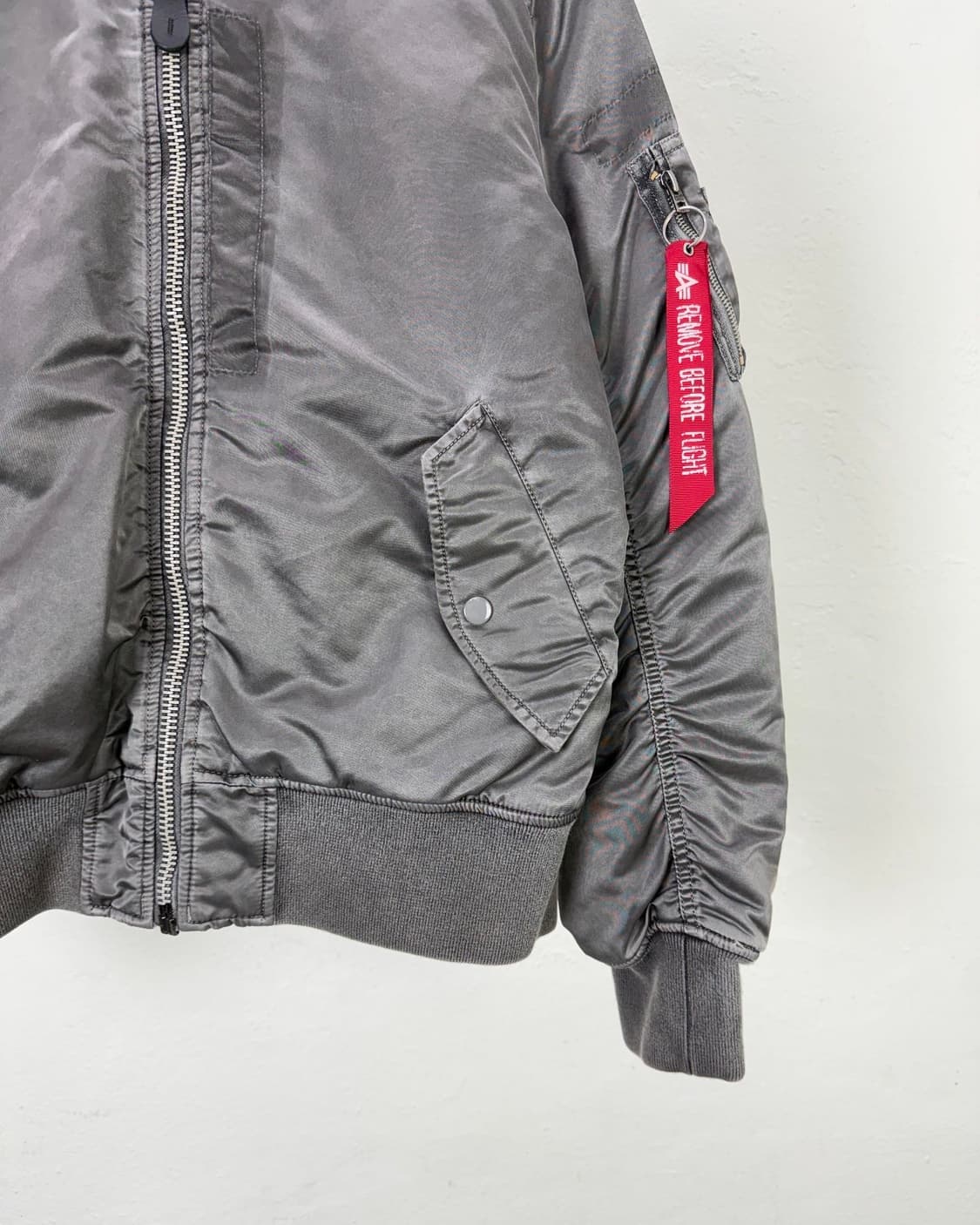 알파 인더스트리 건메탈 플라이트 블러드 칫 ma-1 자켓 상품이미지5