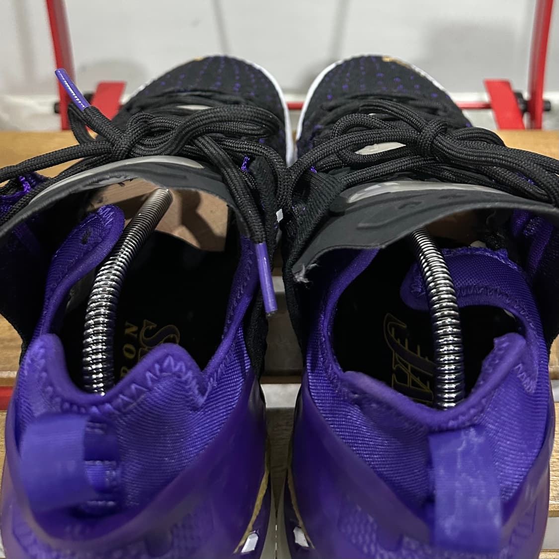 275) 나이키 농구화 남성 남자 농구화 르브론 18 레이커스 상품이미지5