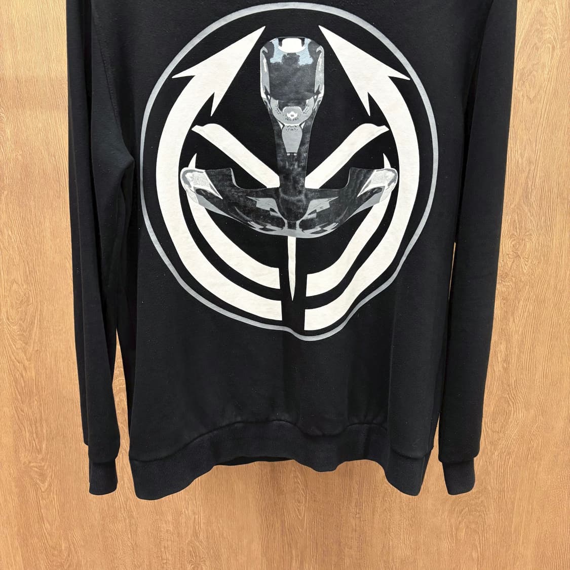 지방시 코튼 긴팔 맨투맨 그래픽 프린팅 디테일 레귤러핏 블랙 상품이미지5