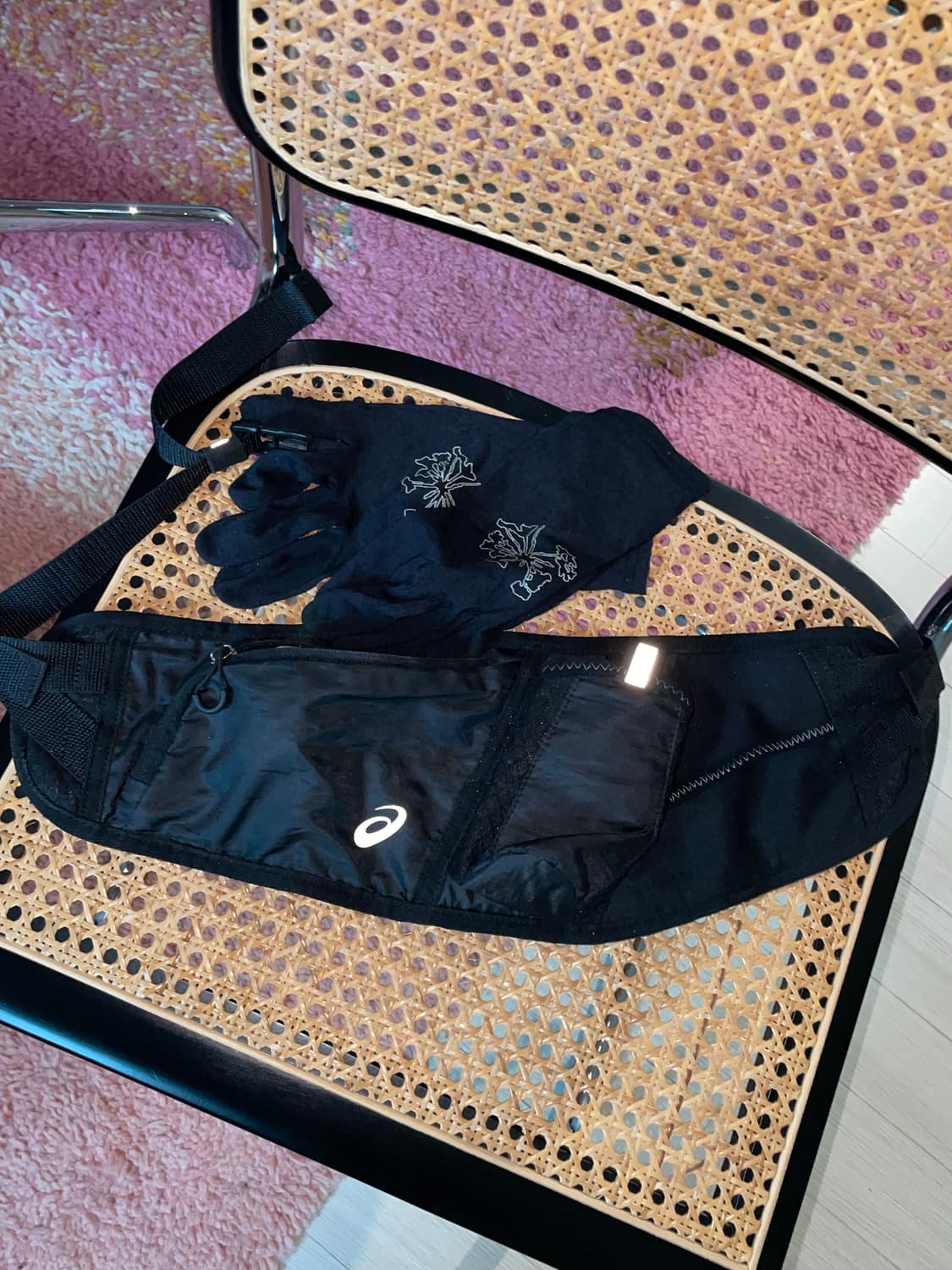 아식스 러닝 힙색 경량백 3013A923 블랙 상품이미지1