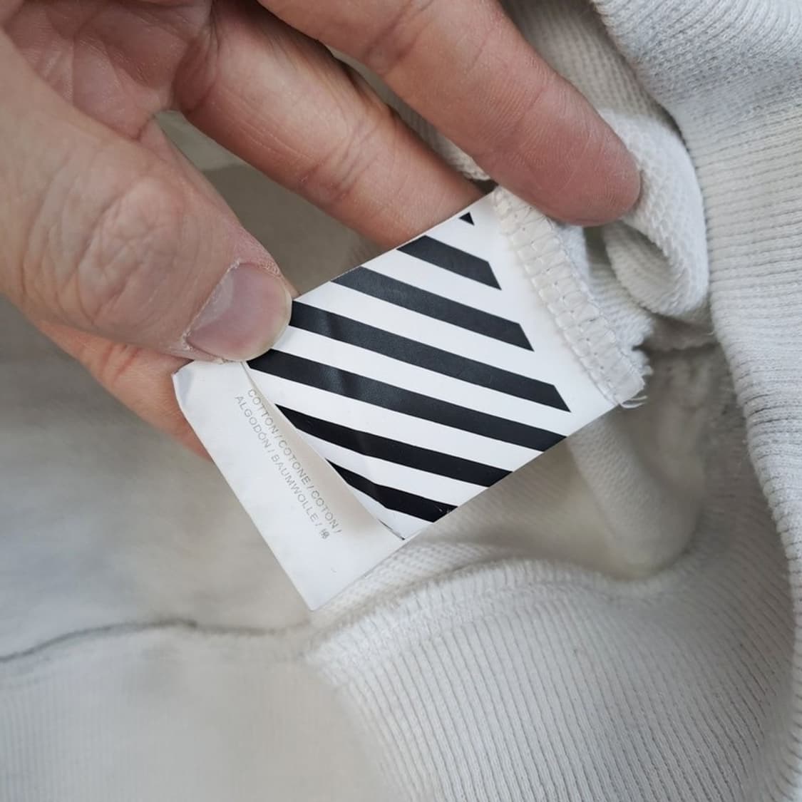 오프화이트 백 파스칼 맨투맨 상품이미지7