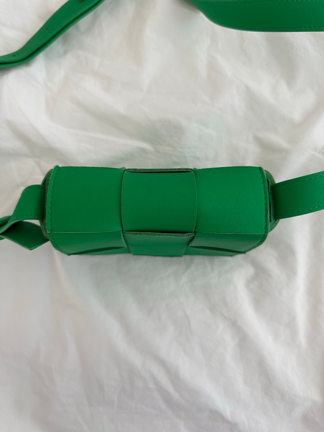 보테가베네타 미니 카세트백 상품이미지3