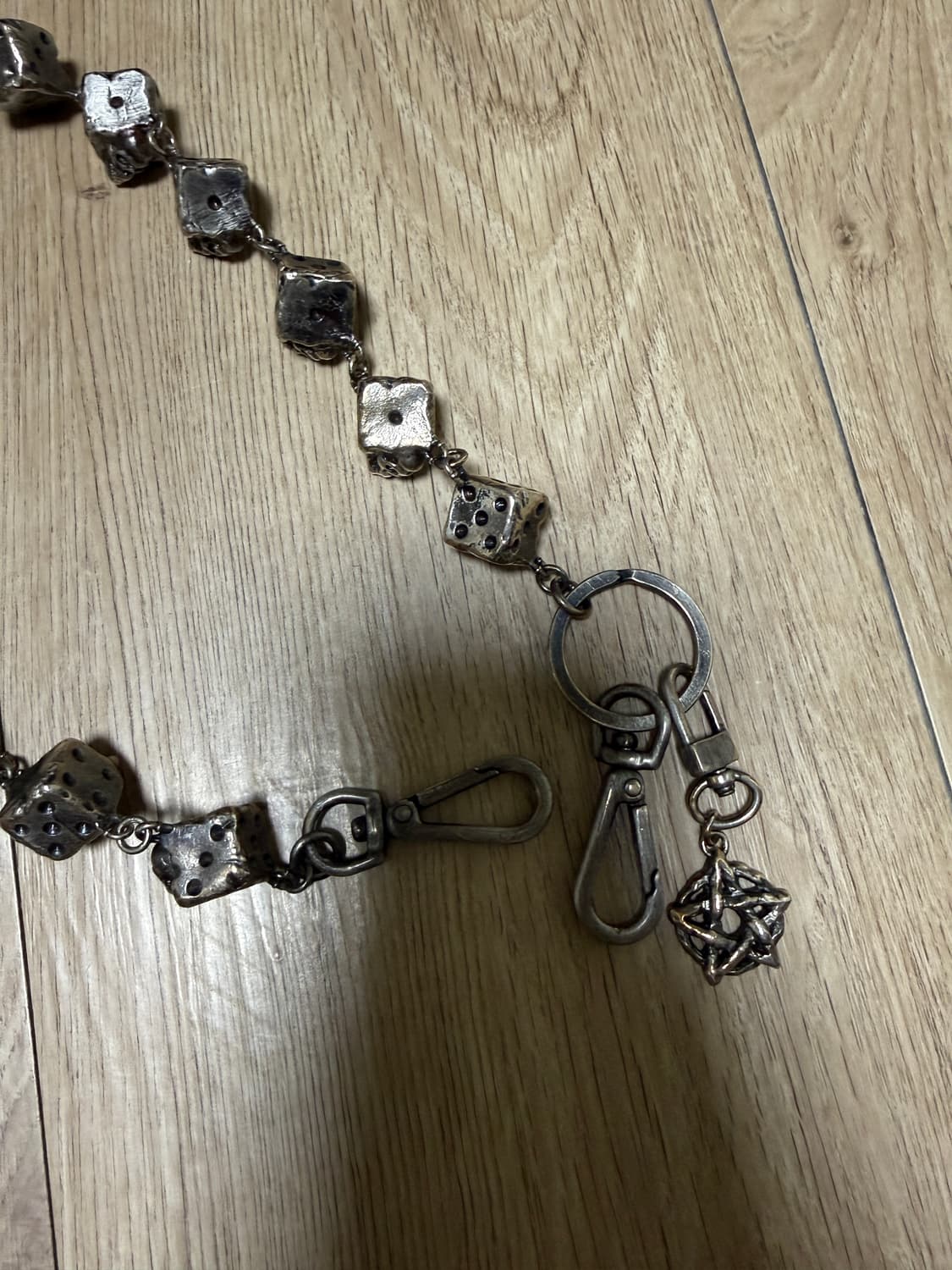 에모스탠스클럽 다이스 체인 상품이미지2