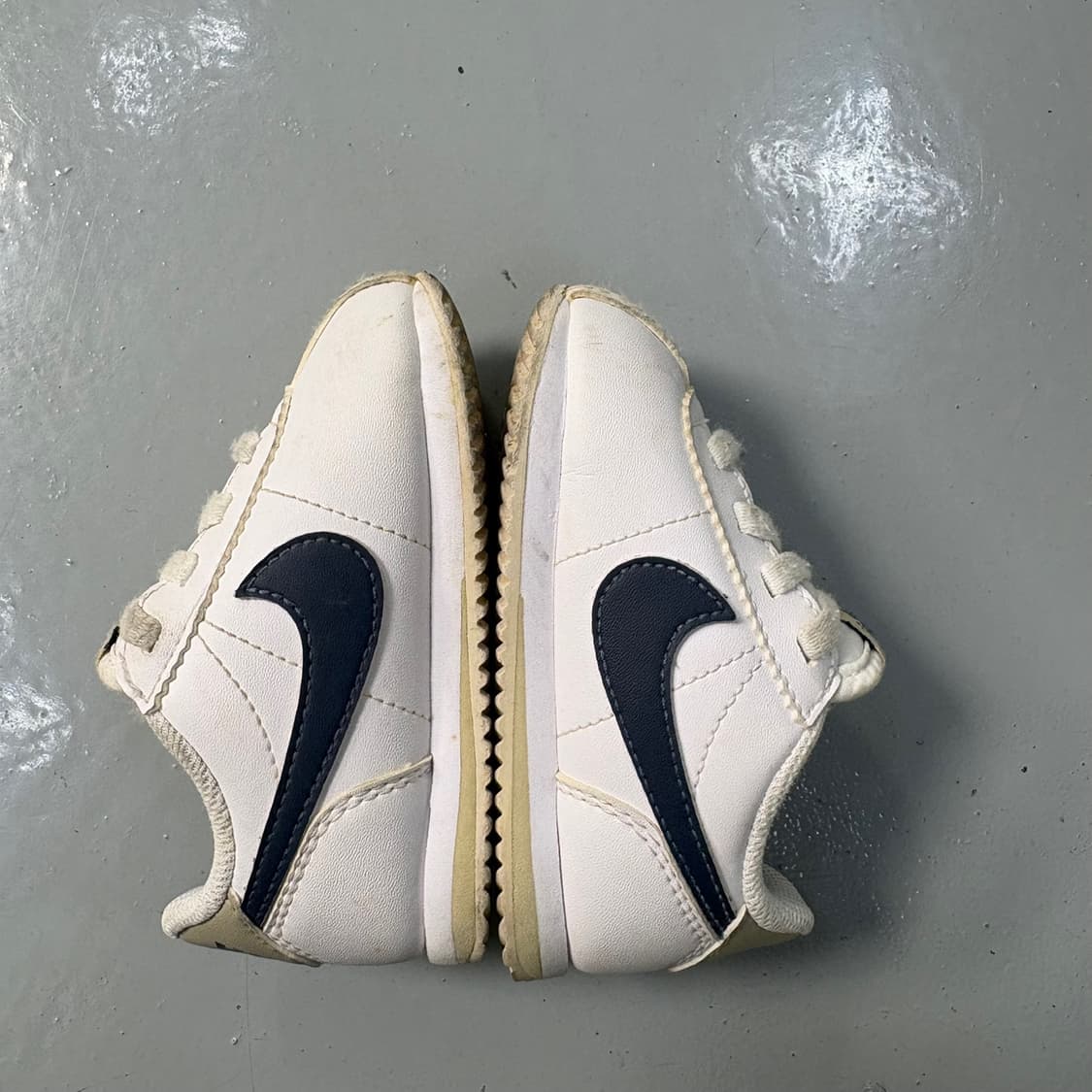 120 나이키 키즈 코르테즈 흰검 운동화 0406J 상품이미지5