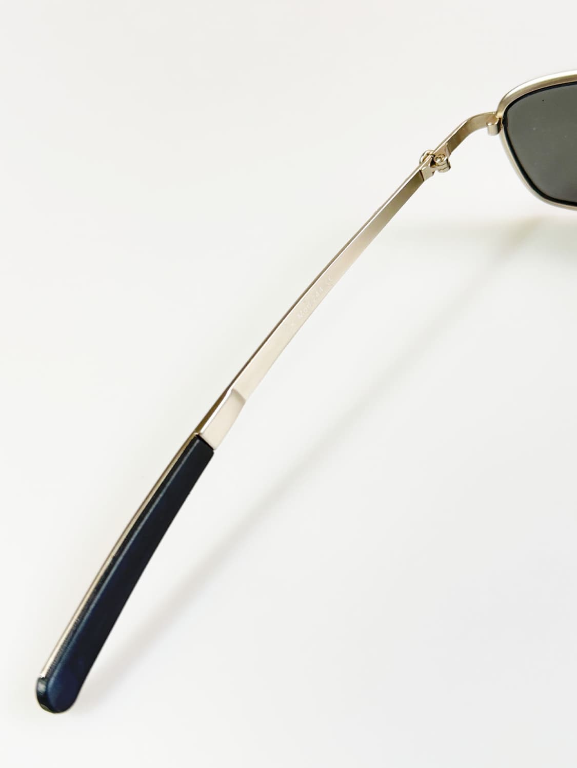 캘빈클라인 실버 메탈 슬림 스퀘어 빈티지 선글라스 상품이미지8