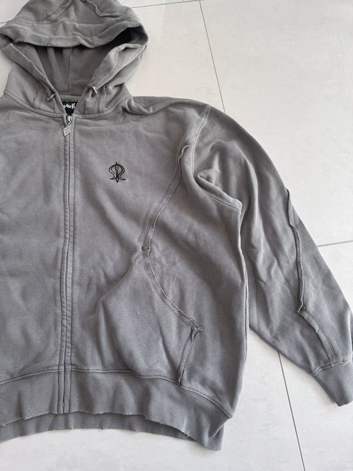 PIERCED ZIP HOODIE 스위칭 피어싱 지퍼 후드 V2 상품이미지2