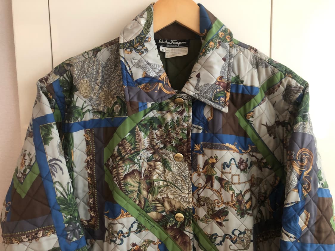 페라가모 프린팅 경량패딩 자켓 상품이미지2