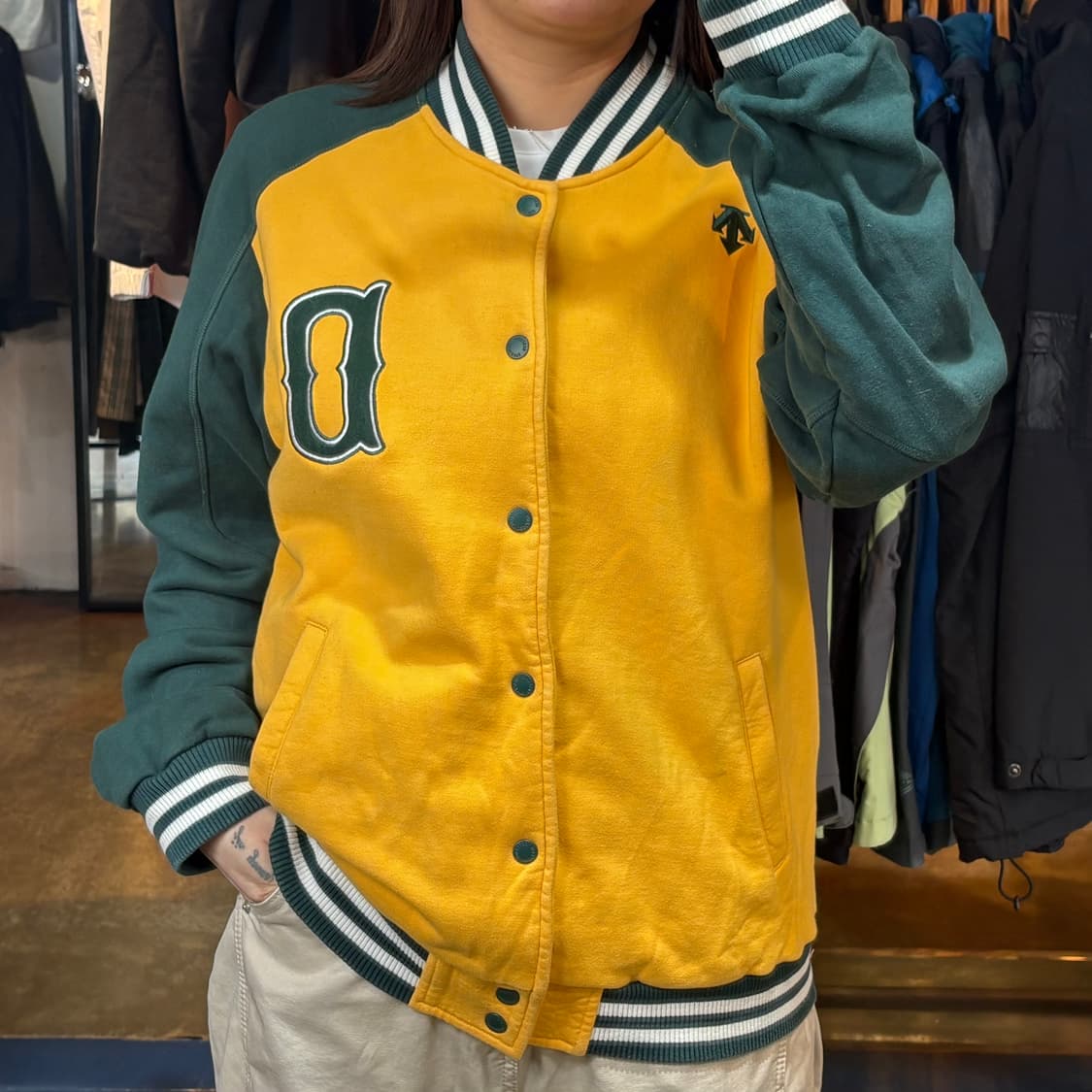 데상트 배색 스타디움 자켓 상품이미지1