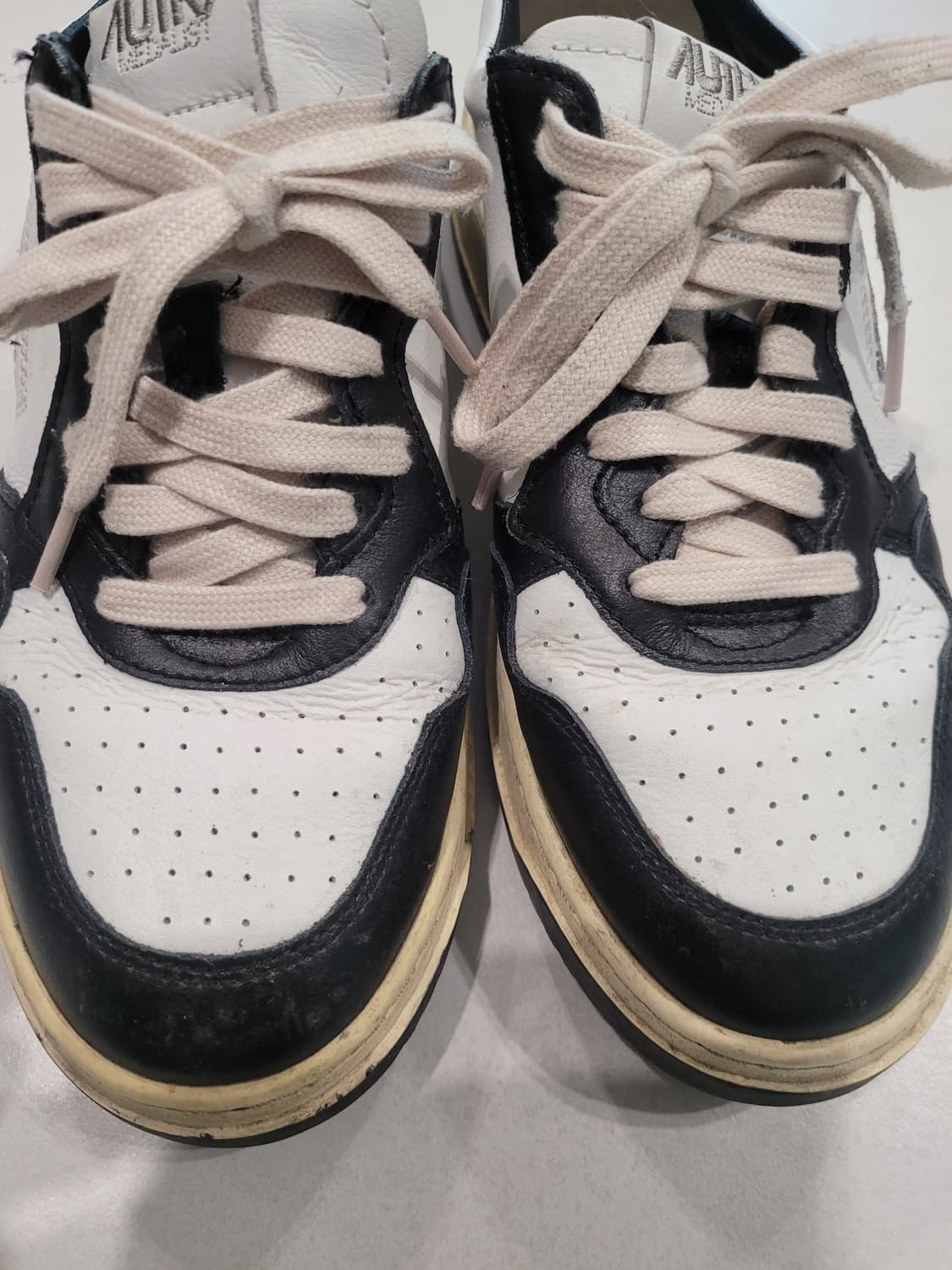 "클래식의 끝판왕" 오트리 메달리스트 범고래 블랙 (43사이즈) 상품이미지4